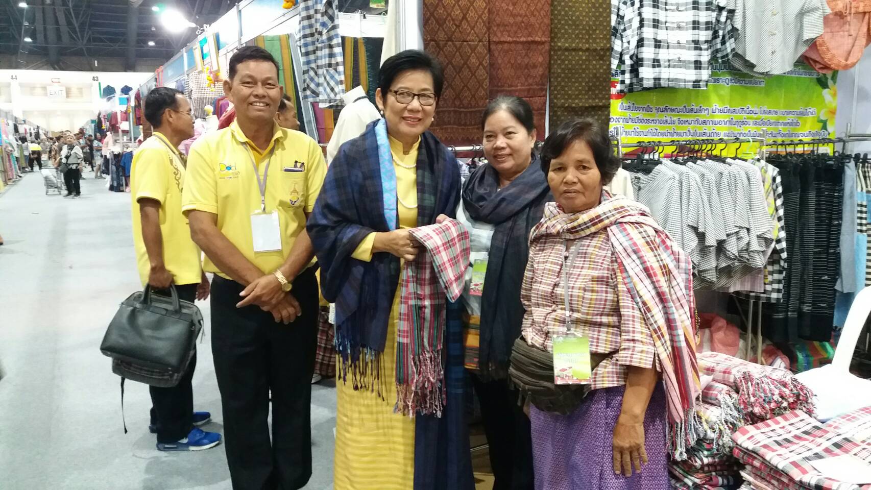 18 ธันวาคม 2560 นางบุญยิ่ง เทศน้อย พัฒนาการจังหวัดมหาสารคาม เข้าร่วมพิธีเปิดงาน OTOP City ณ ศูนย์การแสดงสินค้าและการประชุมอิมแพ็ค เมืองทองธานี อำเภอปากเกร็ด จังหวัดนนทบุรี