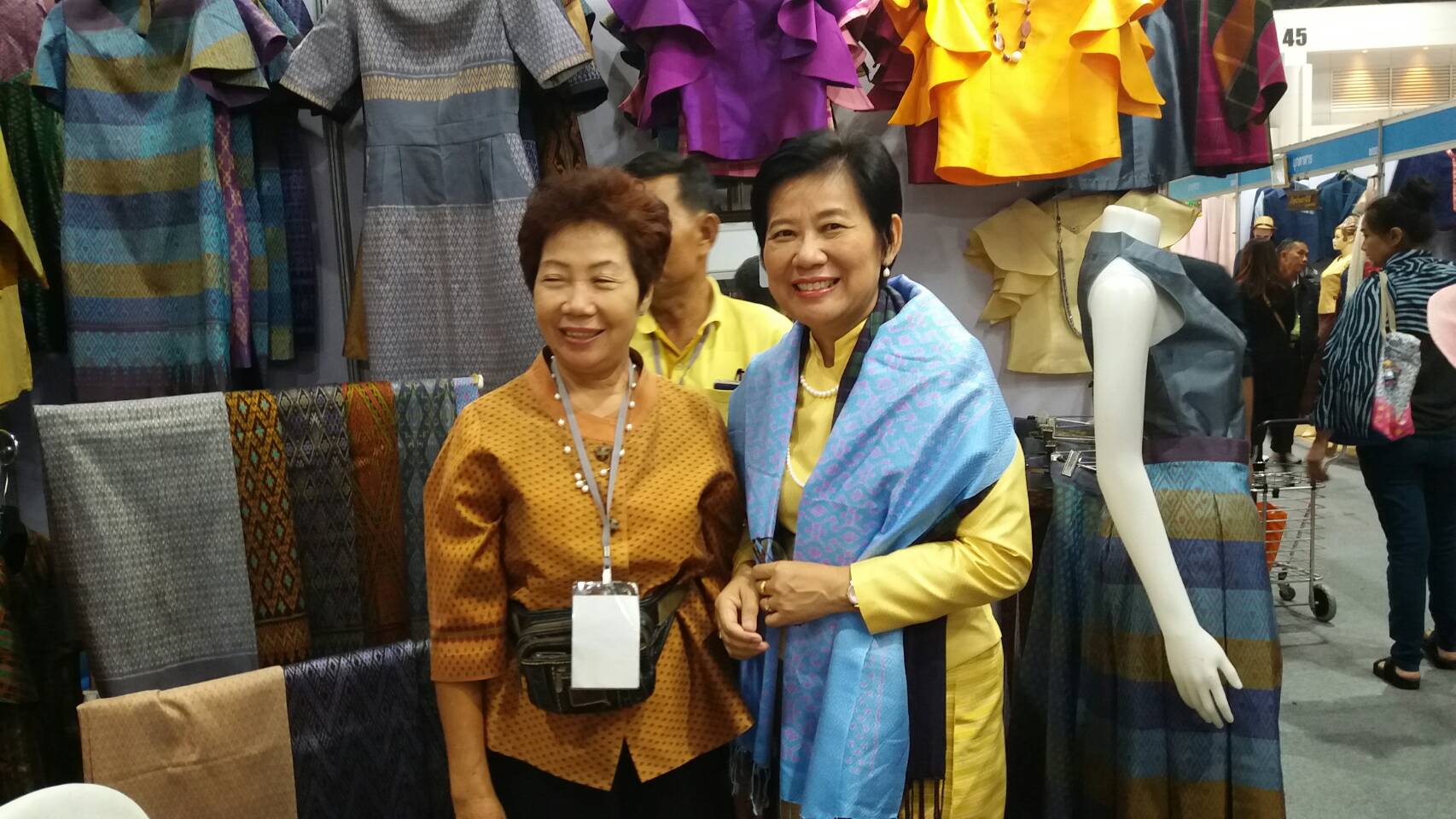 18 ธันวาคม 2560 นางบุญยิ่ง เทศน้อย พัฒนาการจังหวัดมหาสารคาม เข้าร่วมพิธีเปิดงาน OTOP City ณ ศูนย์การแสดงสินค้าและการประชุมอิมแพ็ค เมืองทองธานี อำเภอปากเกร็ด จังหวัดนนทบุรี