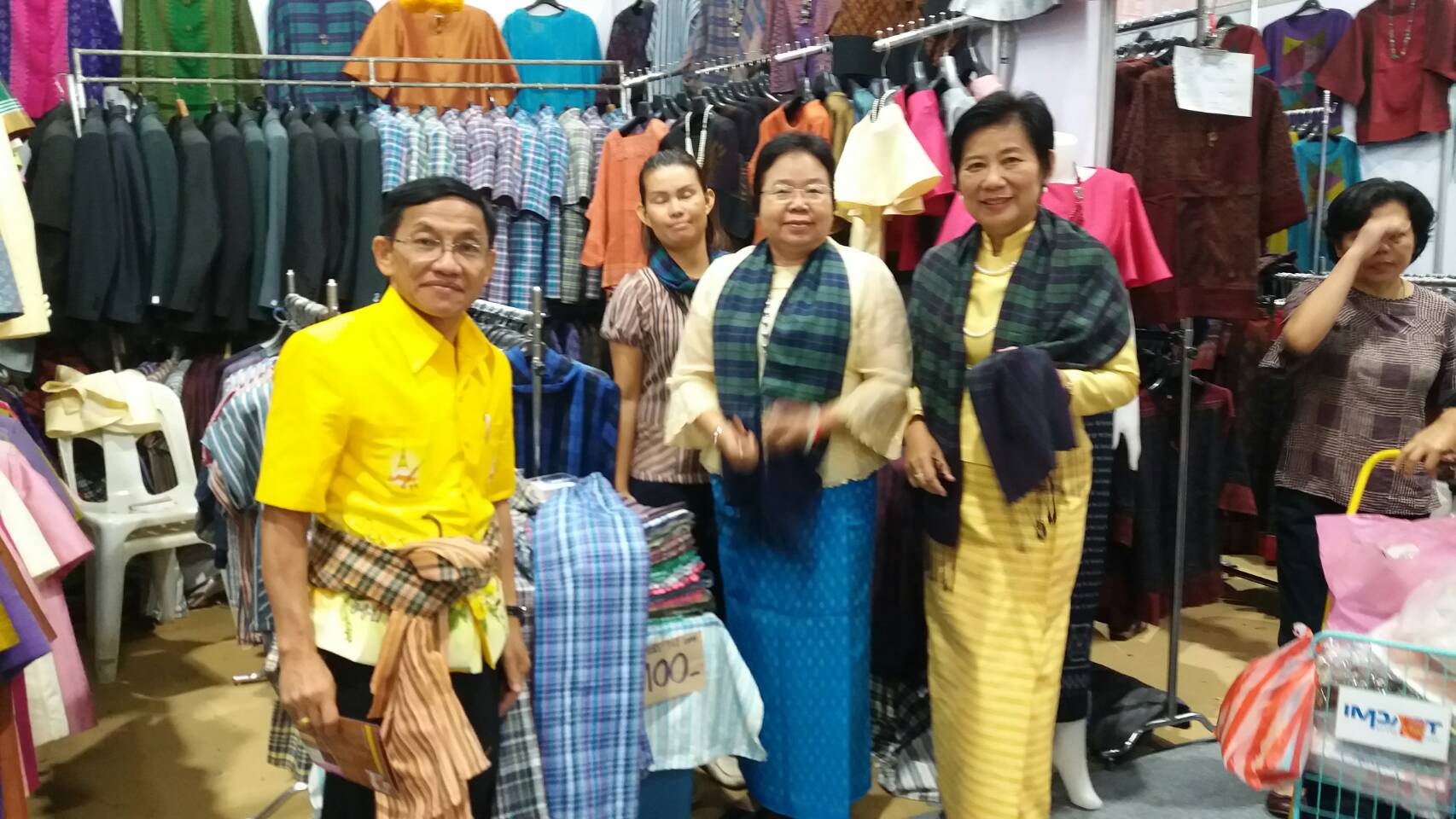 18 ธันวาคม 2560 นางบุญยิ่ง เทศน้อย พัฒนาการจังหวัดมหาสารคาม เข้าร่วมพิธีเปิดงาน OTOP City ณ ศูนย์การแสดงสินค้าและการประชุมอิมแพ็ค เมืองทองธานี อำเภอปากเกร็ด จังหวัดนนทบุรี