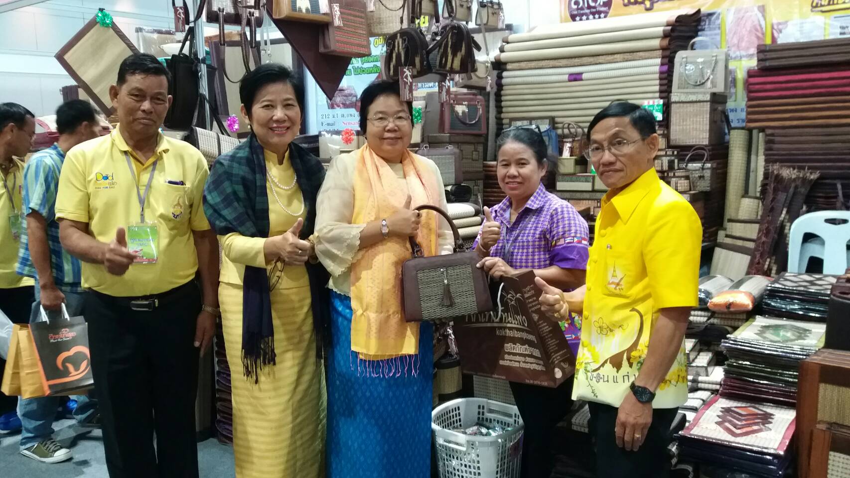 18 ธันวาคม 2560 นางบุญยิ่ง เทศน้อย พัฒนาการจังหวัดมหาสารคาม เข้าร่วมพิธีเปิดงาน OTOP City ณ ศูนย์การแสดงสินค้าและการประชุมอิมแพ็ค เมืองทองธานี อำเภอปากเกร็ด จังหวัดนนทบุรี