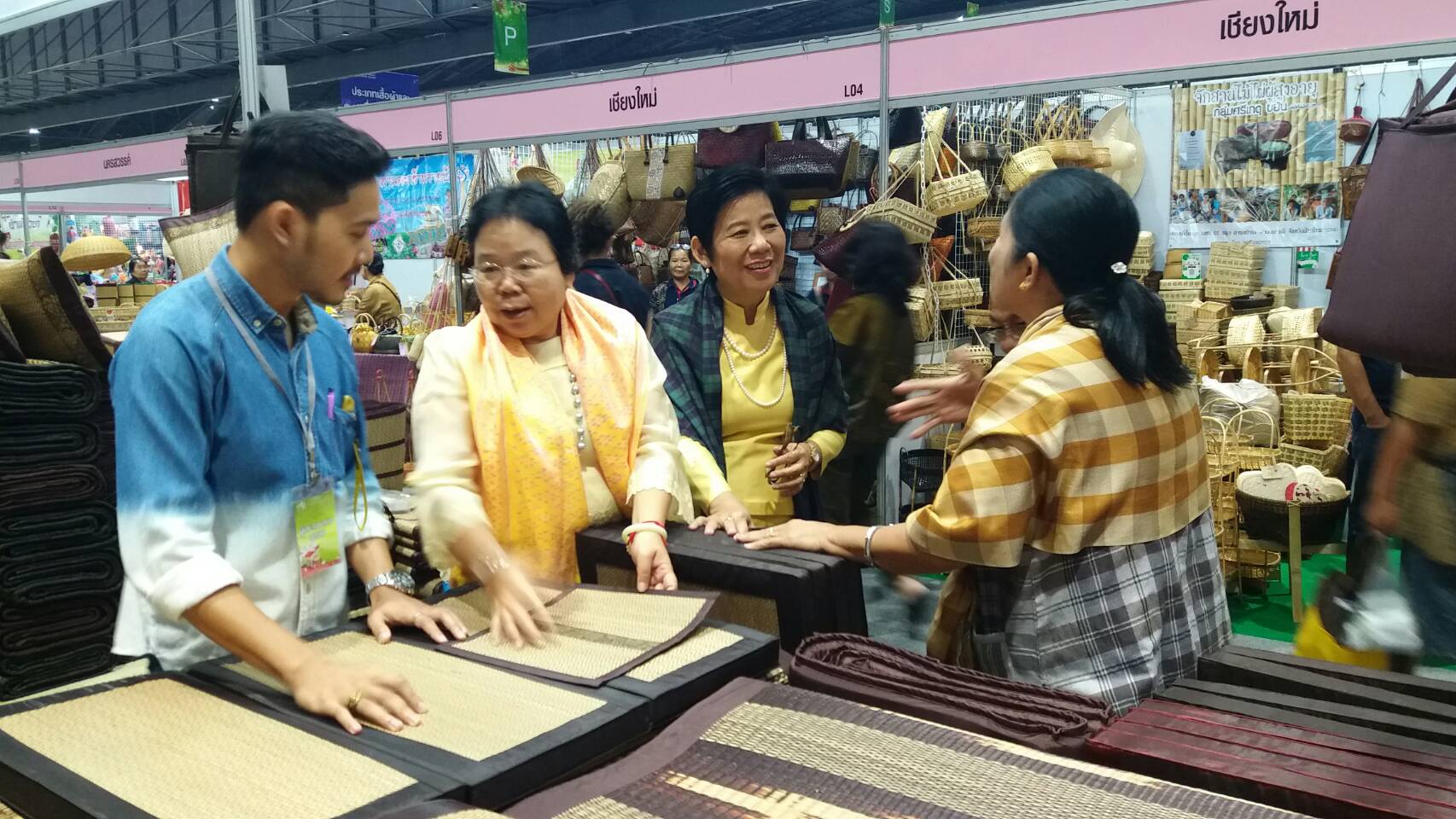 18 ธันวาคม 2560 นางบุญยิ่ง เทศน้อย พัฒนาการจังหวัดมหาสารคาม เข้าร่วมพิธีเปิดงาน OTOP City ณ ศูนย์การแสดงสินค้าและการประชุมอิมแพ็ค เมืองทองธานี อำเภอปากเกร็ด จังหวัดนนทบุรี