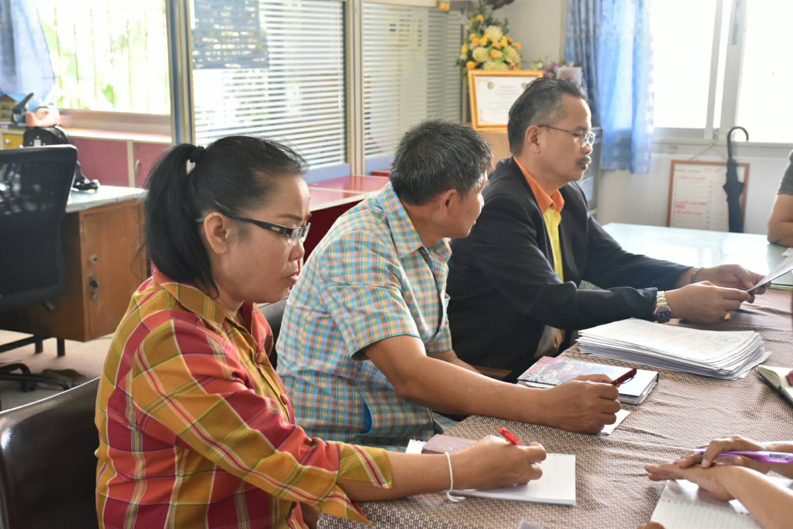 30 พฤศจิกายน 2560 นางบุญยิ่ง เทศน้อย พัฒนาการจังหวัดมหาสารคาม ติดตามการดำเนินการคัดแยกผู้ประกอบการที่ลงทะเบียนในโครงการตลาดประชารัฐ อำเภอเมืองมหาสารคาม