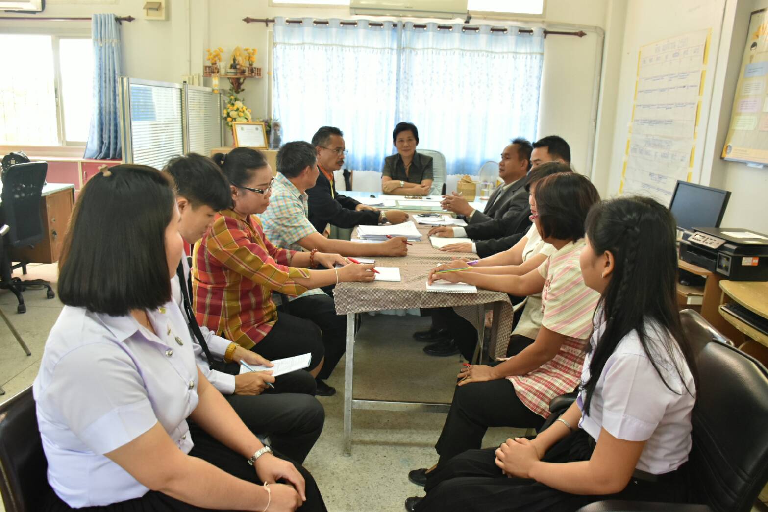 30 พฤศจิกายน 2560 นางบุญยิ่ง เทศน้อย พัฒนาการจังหวัดมหาสารคาม ติดตามการดำเนินการคัดแยกผู้ประกอบการที่ลงทะเบียนในโครงการตลาดประชารัฐ อำเภอเมืองมหาสารคาม