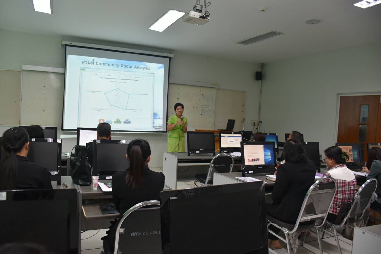 13 ธันวาคม 2560 การประชุมเชิงปฏิบัติการจัดทำสารสนเทศสัมมาชีพชุมชน ระดับจังหวัด ณ ห้องอบรม 1 ชั้น 2 อาคารศูนย์ภาษาและคอมพิวเตอร์ มหาวิทยาลัยราชภัฏมหาสารคาม