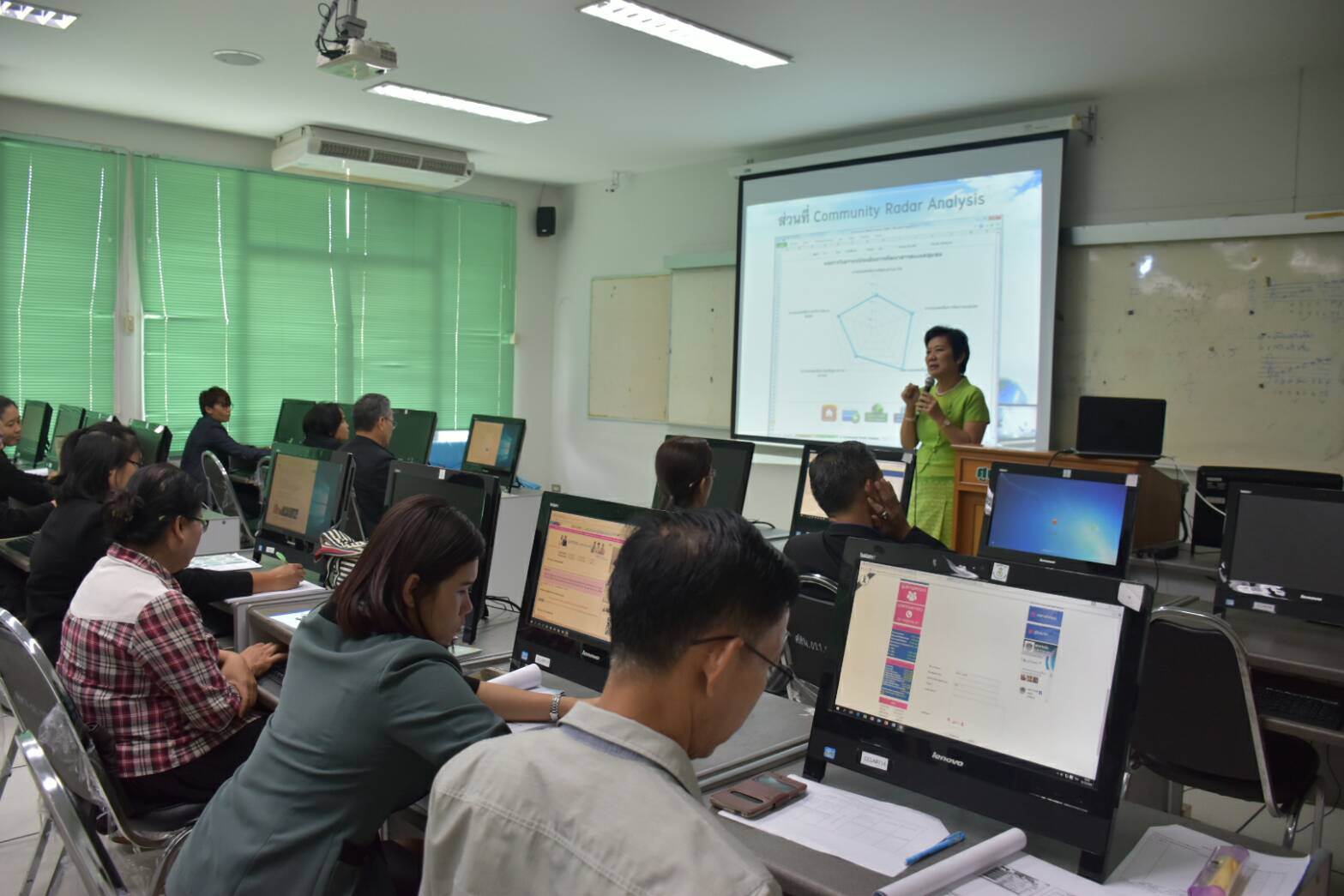13 ธันวาคม 2560 การประชุมเชิงปฏิบัติการจัดทำสารสนเทศสัมมาชีพชุมชน ระดับจังหวัด ณ ห้องอบรม 1 ชั้น 2 อาคารศูนย์ภาษาและคอมพิวเตอร์ มหาวิทยาลัยราชภัฏมหาสารคาม