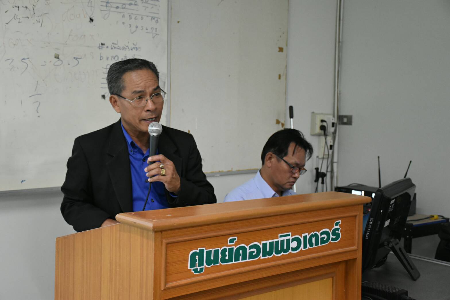 13 ธันวาคม 2560 การประชุมเชิงปฏิบัติการจัดทำสารสนเทศสัมมาชีพชุมชน ระดับจังหวัด ณ ห้องอบรม 1 ชั้น 2 อาคารศูนย์ภาษาและคอมพิวเตอร์ มหาวิทยาลัยราชภัฏมหาสารคาม