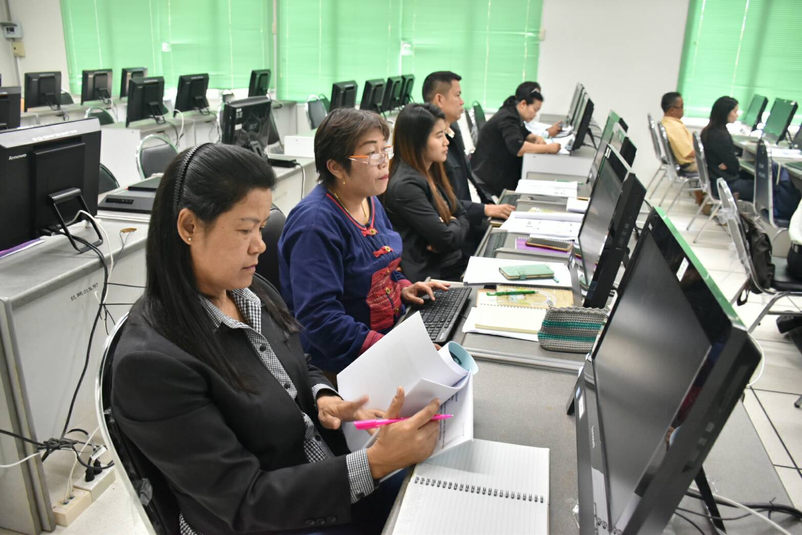 13 ธันวาคม 2560 การประชุมเชิงปฏิบัติการจัดทำสารสนเทศสัมมาชีพชุมชน ระดับจังหวัด ณ ห้องอบรม 1 ชั้น 2 อาคารศูนย์ภาษาและคอมพิวเตอร์ มหาวิทยาลัยราชภัฏมหาสารคาม