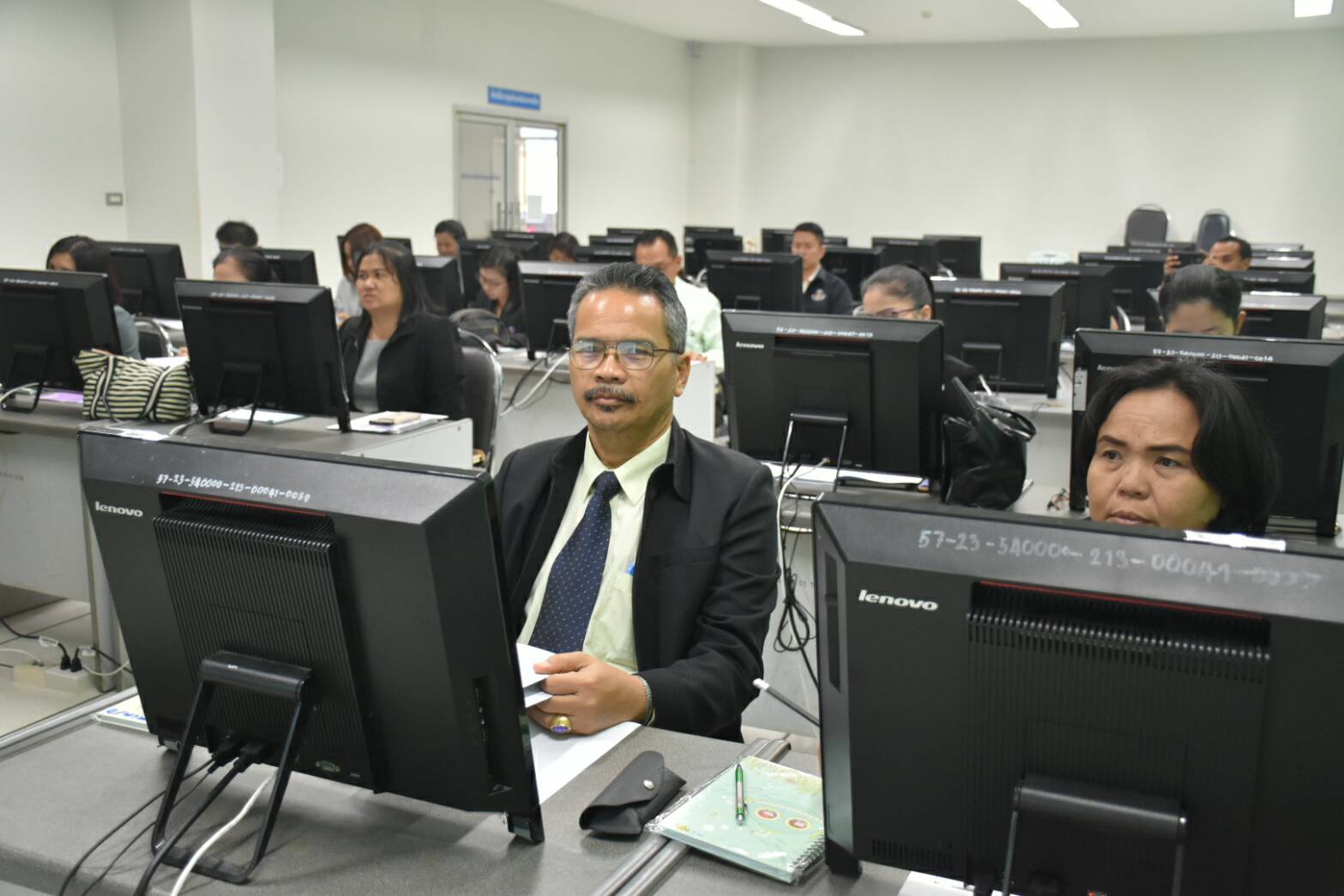 13 ธันวาคม 2560 การประชุมเชิงปฏิบัติการจัดทำสารสนเทศสัมมาชีพชุมชน ระดับจังหวัด ณ ห้องอบรม 1 ชั้น 2 อาคารศูนย์ภาษาและคอมพิวเตอร์ มหาวิทยาลัยราชภัฏมหาสารคาม