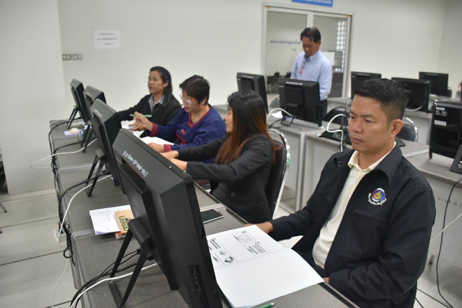 13 ธันวาคม 2560 การประชุมเชิงปฏิบัติการจัดทำสารสนเทศสัมมาชีพชุมชน ระดับจังหวัด ณ ห้องอบรม 1 ชั้น 2 อาคารศูนย์ภาษาและคอมพิวเตอร์ มหาวิทยาลัยราชภัฏมหาสารคาม