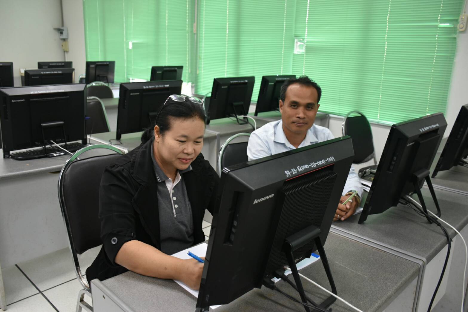 13 ธันวาคม 2560 การประชุมเชิงปฏิบัติการจัดทำสารสนเทศสัมมาชีพชุมชน ระดับจังหวัด ณ ห้องอบรม 1 ชั้น 2 อาคารศูนย์ภาษาและคอมพิวเตอร์ มหาวิทยาลัยราชภัฏมหาสารคาม