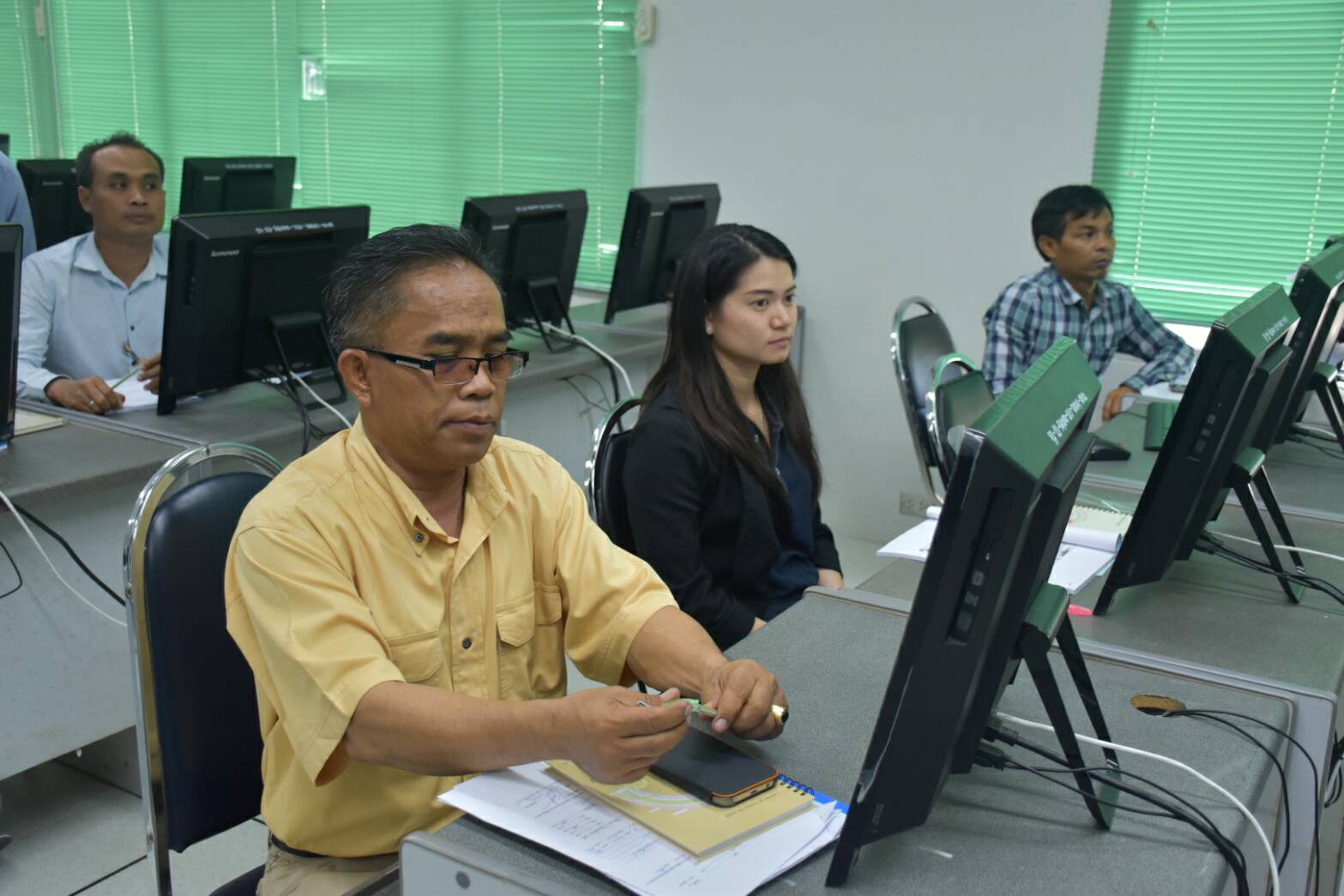 13 ธันวาคม 2560 การประชุมเชิงปฏิบัติการจัดทำสารสนเทศสัมมาชีพชุมชน ระดับจังหวัด ณ ห้องอบรม 1 ชั้น 2 อาคารศูนย์ภาษาและคอมพิวเตอร์ มหาวิทยาลัยราชภัฏมหาสารคาม
