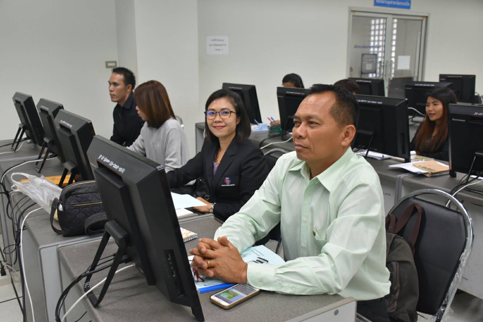 13 ธันวาคม 2560 การประชุมเชิงปฏิบัติการจัดทำสารสนเทศสัมมาชีพชุมชน ระดับจังหวัด ณ ห้องอบรม 1 ชั้น 2 อาคารศูนย์ภาษาและคอมพิวเตอร์ มหาวิทยาลัยราชภัฏมหาสารคาม