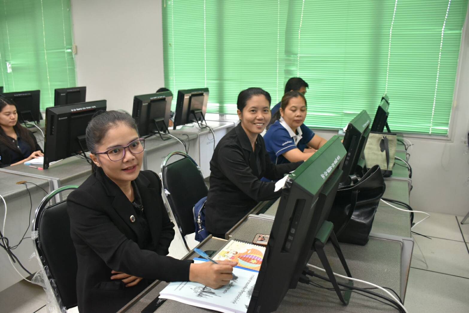 13 ธันวาคม 2560 การประชุมเชิงปฏิบัติการจัดทำสารสนเทศสัมมาชีพชุมชน ระดับจังหวัด ณ ห้องอบรม 1 ชั้น 2 อาคารศูนย์ภาษาและคอมพิวเตอร์ มหาวิทยาลัยราชภัฏมหาสารคาม