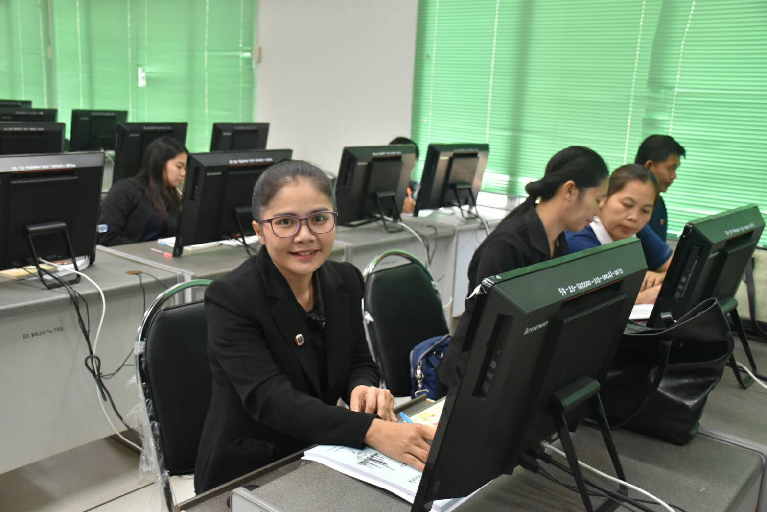 13 ธันวาคม 2560 การประชุมเชิงปฏิบัติการจัดทำสารสนเทศสัมมาชีพชุมชน ระดับจังหวัด ณ ห้องอบรม 1 ชั้น 2 อาคารศูนย์ภาษาและคอมพิวเตอร์ มหาวิทยาลัยราชภัฏมหาสารคาม