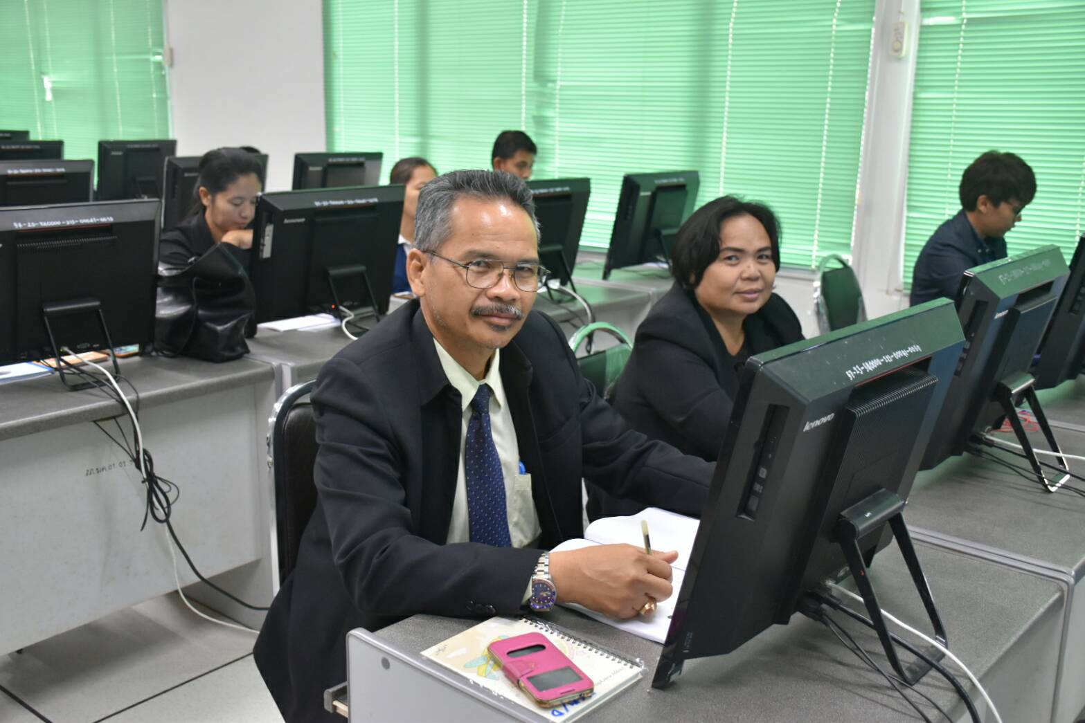 13 ธันวาคม 2560 การประชุมเชิงปฏิบัติการจัดทำสารสนเทศสัมมาชีพชุมชน ระดับจังหวัด ณ ห้องอบรม 1 ชั้น 2 อาคารศูนย์ภาษาและคอมพิวเตอร์ มหาวิทยาลัยราชภัฏมหาสารคาม