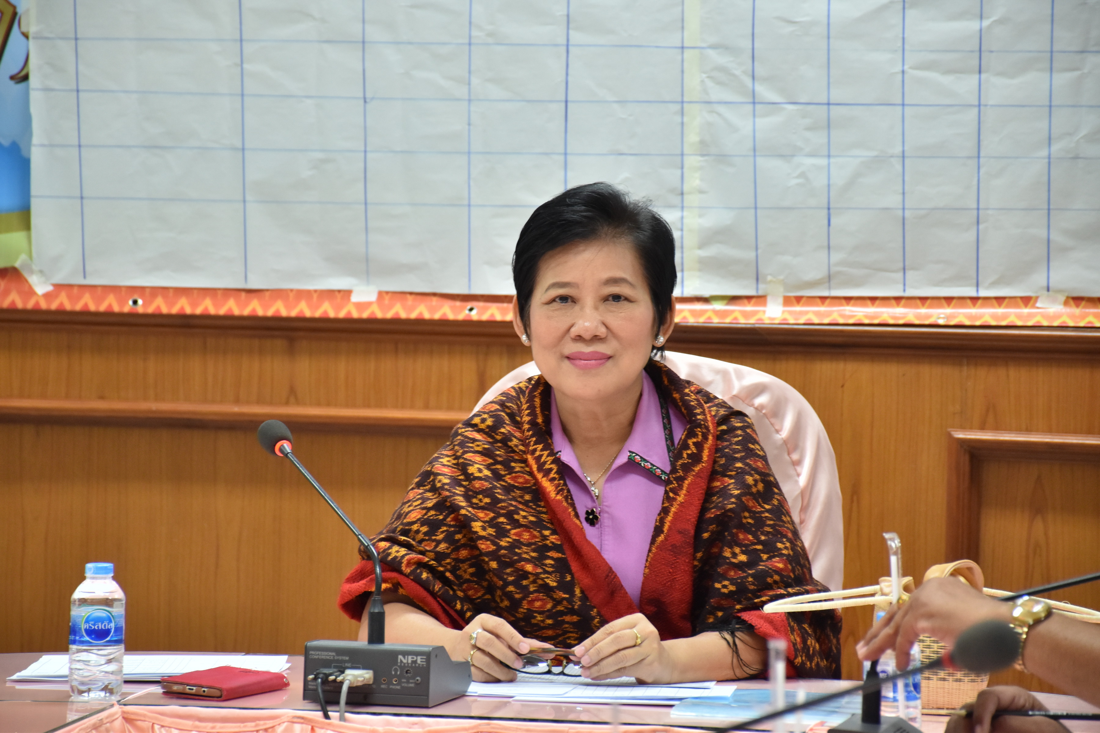 1 ธันวาคม 2560 นางบุญยิ่ง เทศน้อย พัฒนาการจังหวัดมหาสารคาม เป็นประธานการประชุมการพิจารณาคัดเลือกผู้ประกอบการลงตลาดประชารัฐ