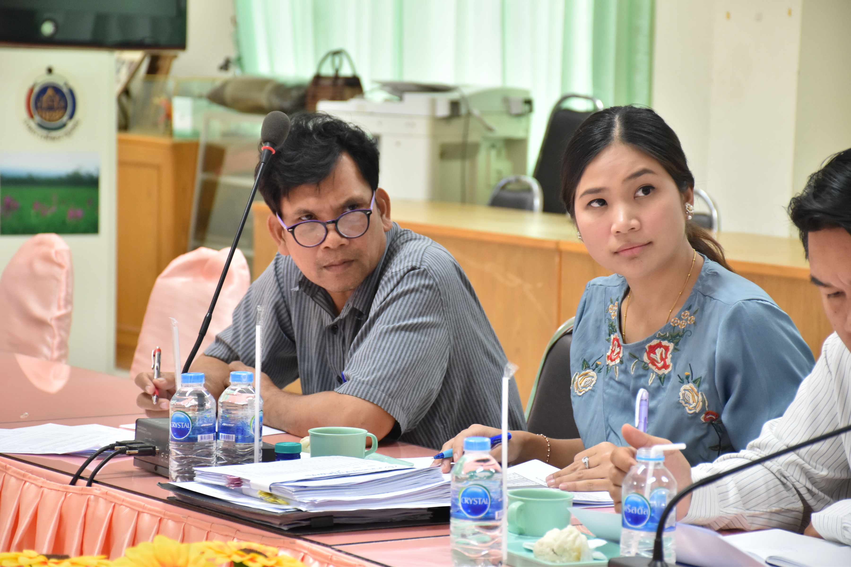 1 ธันวาคม 2560 นางบุญยิ่ง เทศน้อย พัฒนาการจังหวัดมหาสารคาม เป็นประธานการประชุมการพิจารณาคัดเลือกผู้ประกอบการลงตลาดประชารัฐ