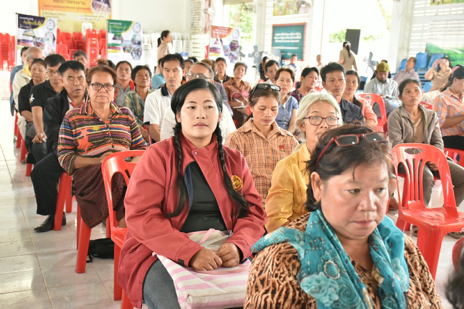 4 ธันวาคม 2560  นายเสน่ห์ นนทะโชติ ผู้ว่าราชการจังหวัดมหาสารคาม เป็นประธานเปิดการประชุมซักซ้อมผู้ประกอบการที่ลงทะเบียนโครงการตลาดประชารัฐ จังหวัดมหาสารคาม