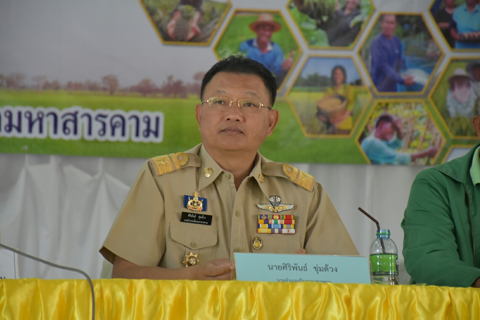 4 ธันวาคม 2560  นายเสน่ห์ นนทะโชติ ผู้ว่าราชการจังหวัดมหาสารคาม เป็นประธานเปิดการประชุมซักซ้อมผู้ประกอบการที่ลงทะเบียนโครงการตลาดประชารัฐ จังหวัดมหาสารคาม