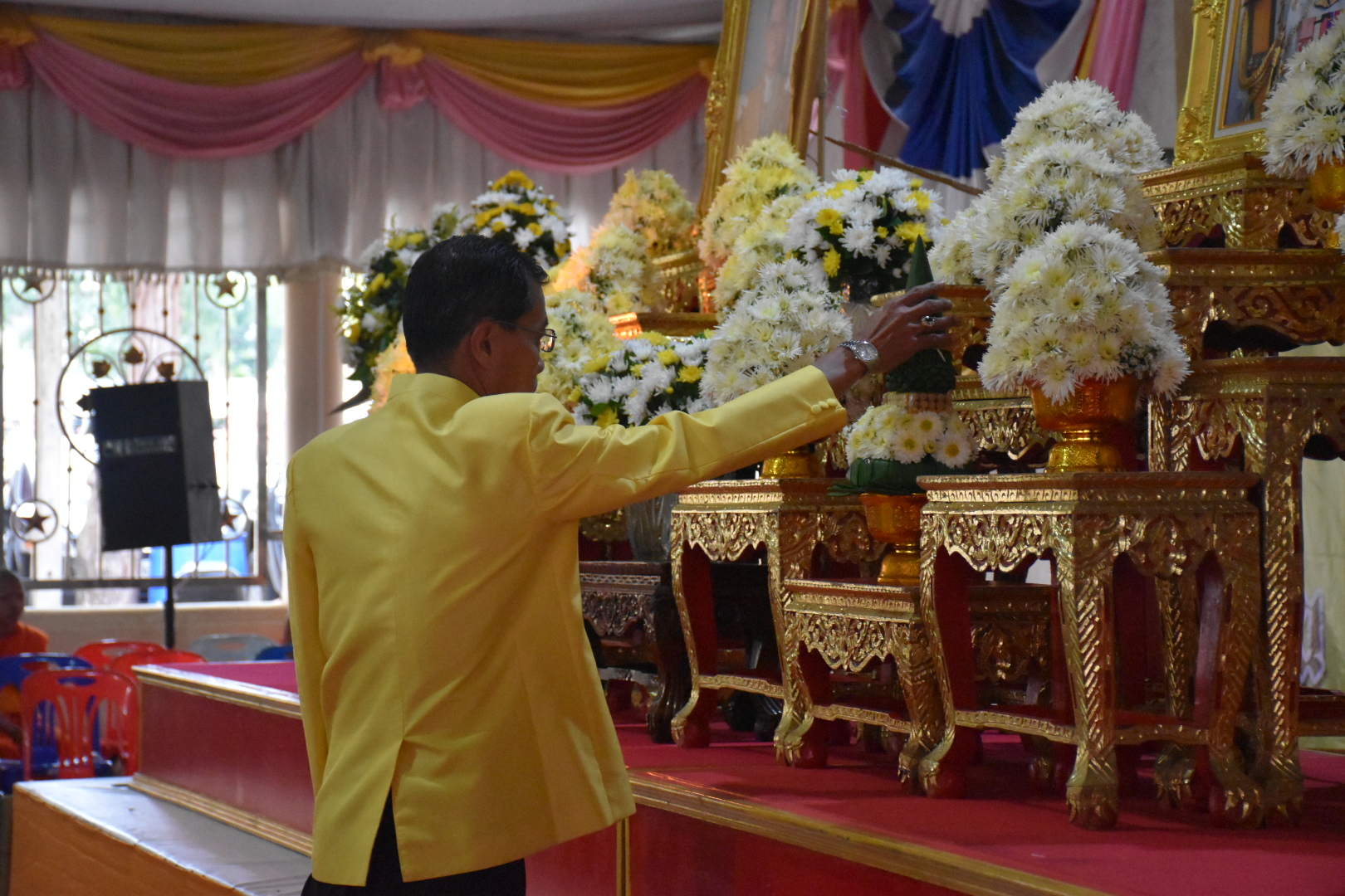 5 ธันวาคม 2560 พิธีทำบุญตักบาตรและเจริญพระพุทธมนต์ ถวายพระราชกุศล พระบาทสมเด็จพระปรมินทรมหาภูมิพลอดุลยเดช บรมนาถบพิตร เนื่องในวันคล้ายวันเฉลิมพระชนมพรรษา วันชาติ และวันพ่อแห่งชาติ