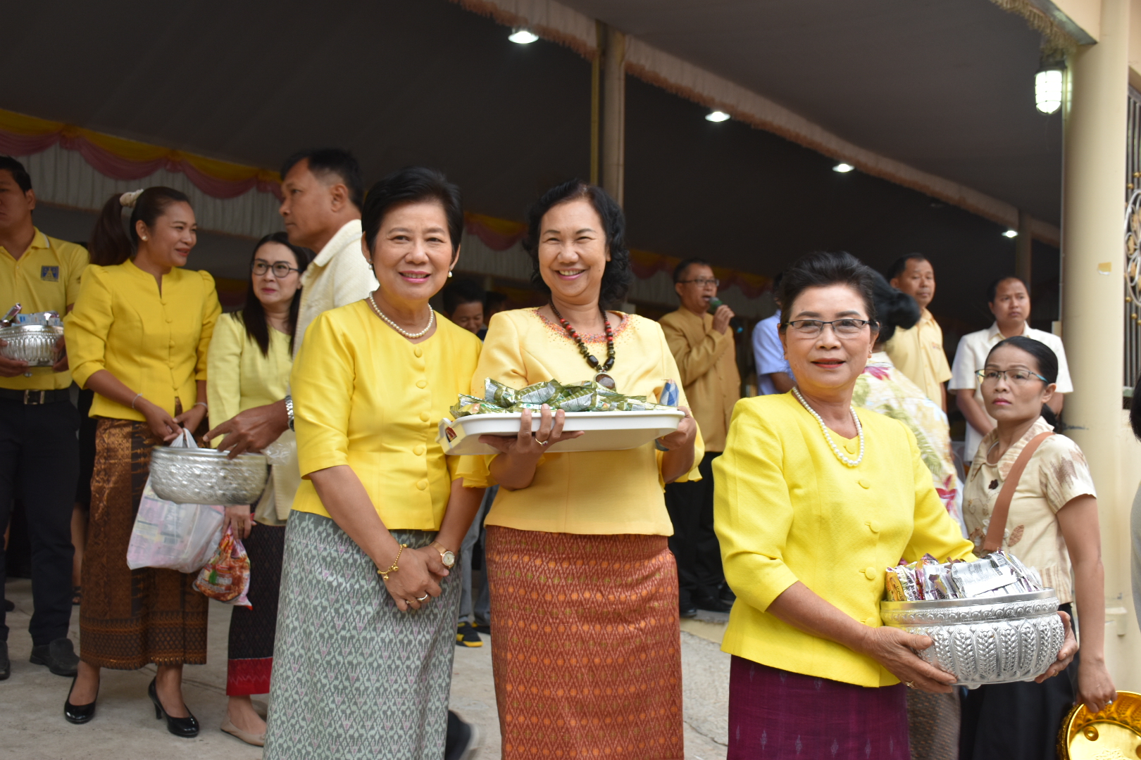 5 ธันวาคม 2560 พิธีทำบุญตักบาตรและเจริญพระพุทธมนต์ ถวายพระราชกุศล พระบาทสมเด็จพระปรมินทรมหาภูมิพลอดุลยเดช บรมนาถบพิตร เนื่องในวันคล้ายวันเฉลิมพระชนมพรรษา วันชาติ และวันพ่อแห่งชาติ