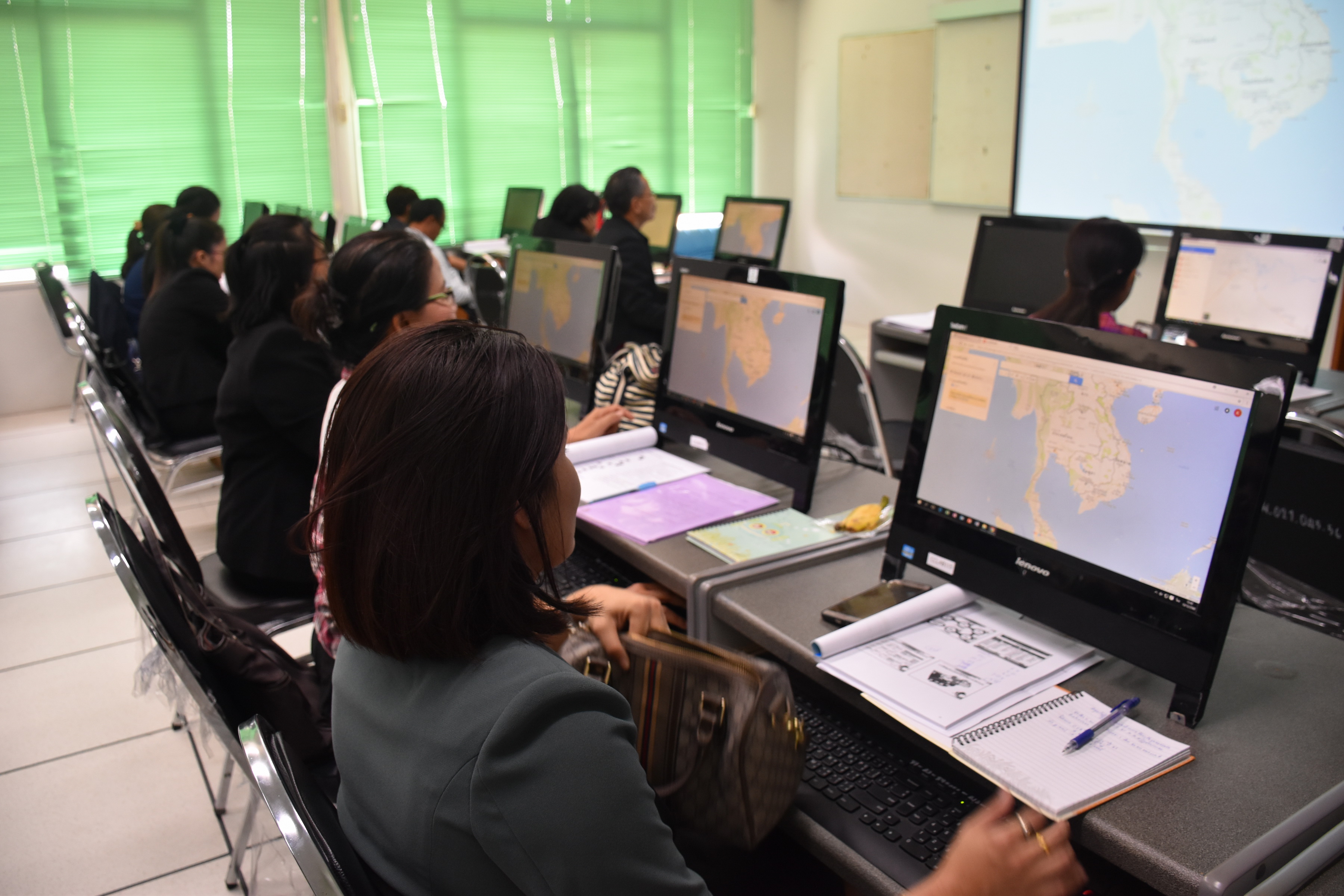13 ธันวาคม 2560 การประชุมเชิงปฏิบัติการจัดทำสารสนเทศสัมมาชีพชุมชน ระดับจังหวัด ณ ห้องอบรม 1 ชั้น 2 อาคารศูนย์ภาษาและคอมพิวเตอร์ มหาวิทยาลัยราชภัฏมหาสารคาม