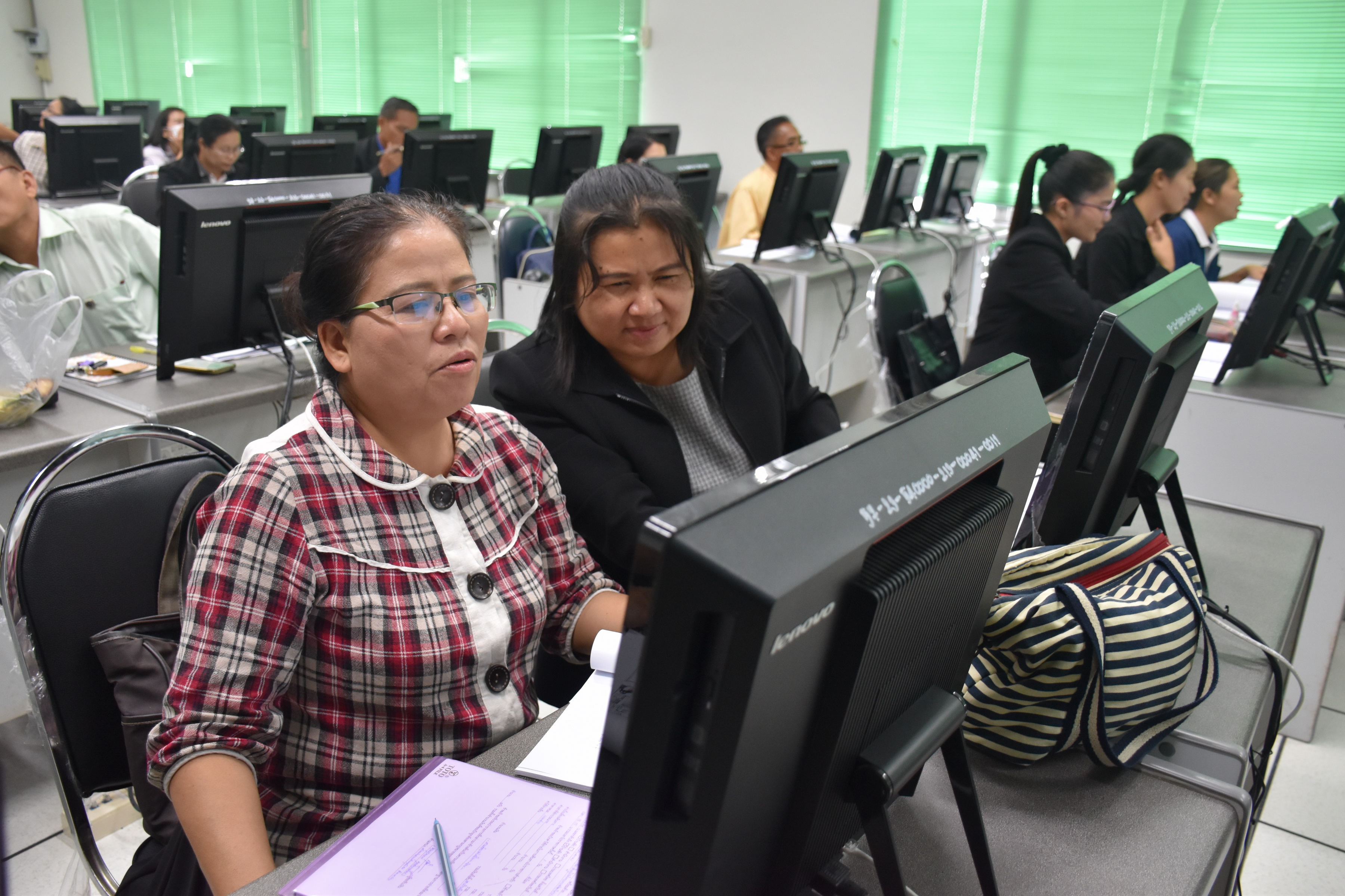 13 ธันวาคม 2560 การประชุมเชิงปฏิบัติการจัดทำสารสนเทศสัมมาชีพชุมชน ระดับจังหวัด ณ ห้องอบรม 1 ชั้น 2 อาคารศูนย์ภาษาและคอมพิวเตอร์ มหาวิทยาลัยราชภัฏมหาสารคาม