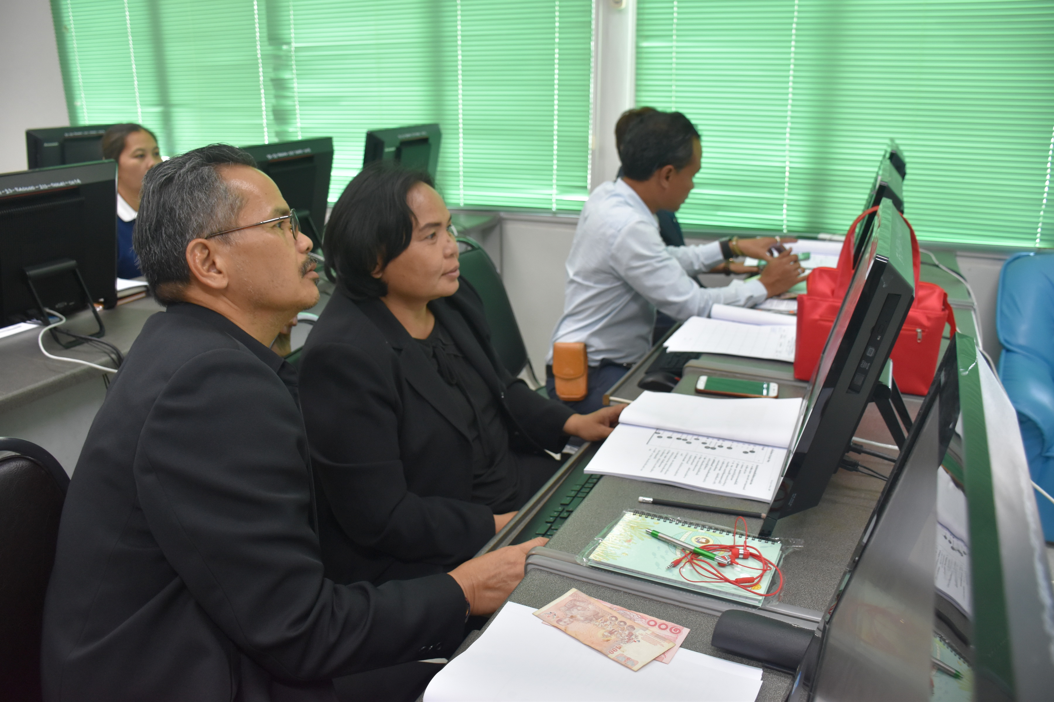 13 ธันวาคม 2560 การประชุมเชิงปฏิบัติการจัดทำสารสนเทศสัมมาชีพชุมชน ระดับจังหวัด ณ ห้องอบรม 1 ชั้น 2 อาคารศูนย์ภาษาและคอมพิวเตอร์ มหาวิทยาลัยราชภัฏมหาสารคาม