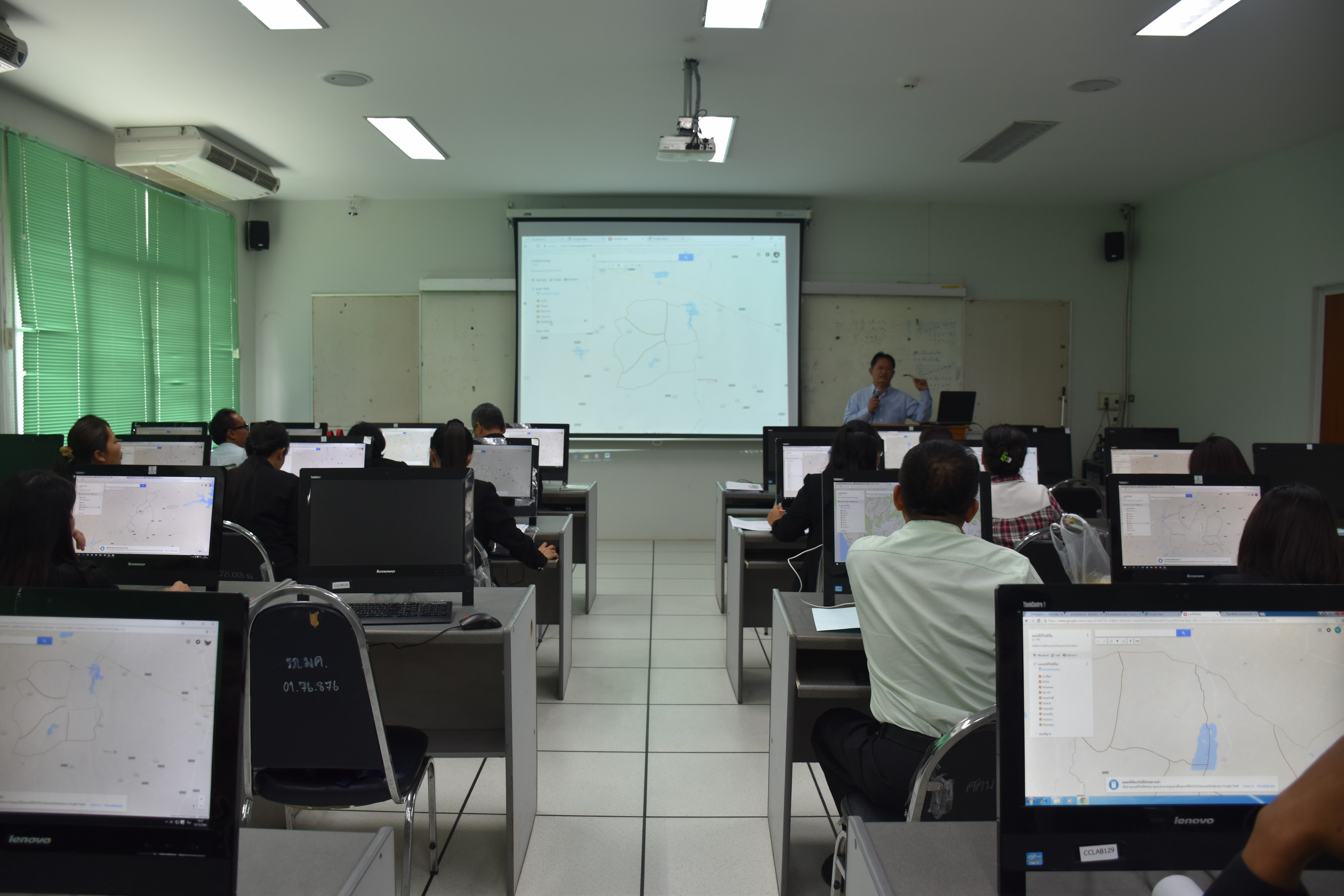 13 ธันวาคม 2560 การประชุมเชิงปฏิบัติการจัดทำสารสนเทศสัมมาชีพชุมชน ระดับจังหวัด ณ ห้องอบรม 1 ชั้น 2 อาคารศูนย์ภาษาและคอมพิวเตอร์ มหาวิทยาลัยราชภัฏมหาสารคาม