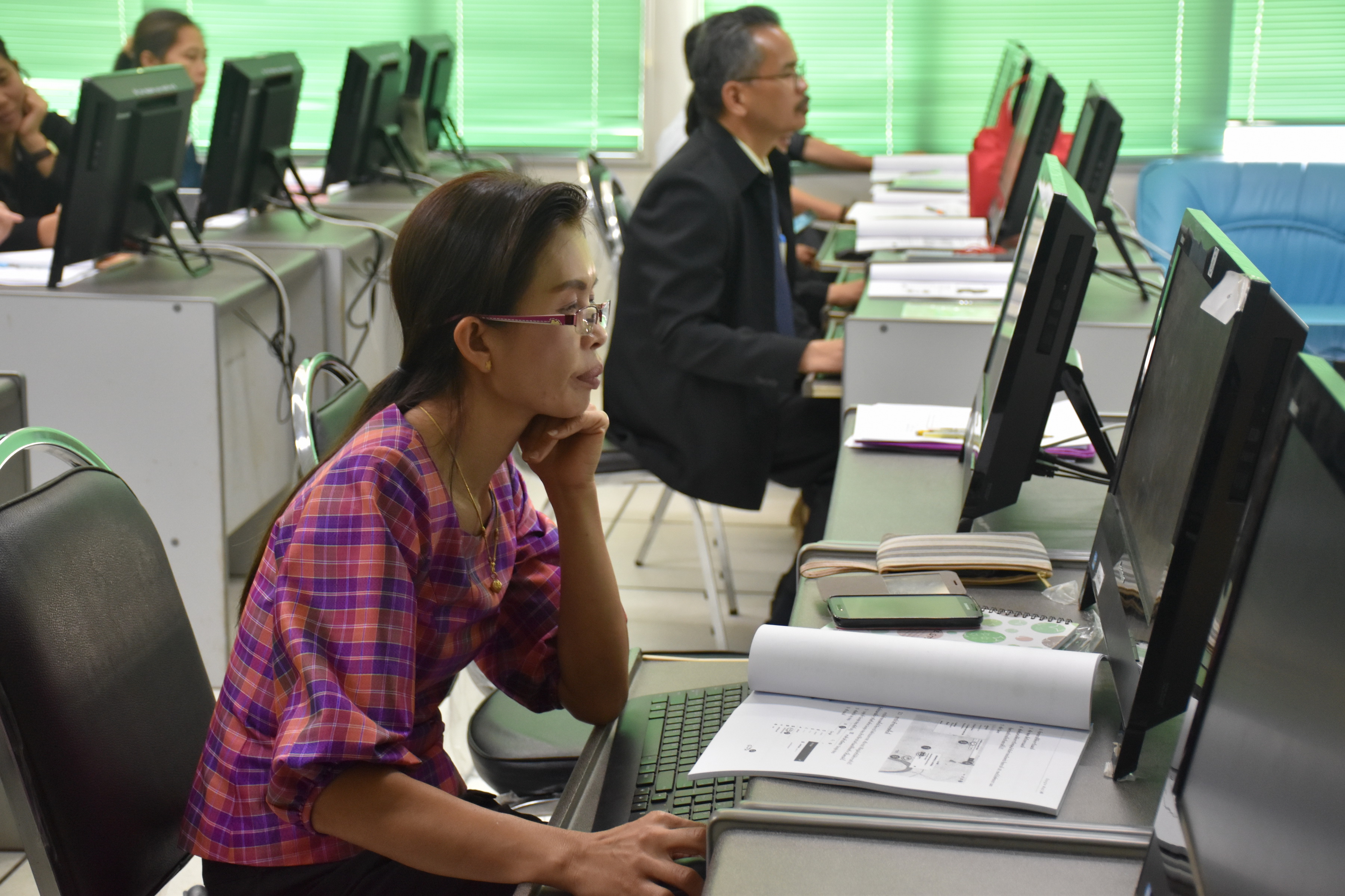 13 ธันวาคม 2560 การประชุมเชิงปฏิบัติการจัดทำสารสนเทศสัมมาชีพชุมชน ระดับจังหวัด ณ ห้องอบรม 1 ชั้น 2 อาคารศูนย์ภาษาและคอมพิวเตอร์ มหาวิทยาลัยราชภัฏมหาสารคาม