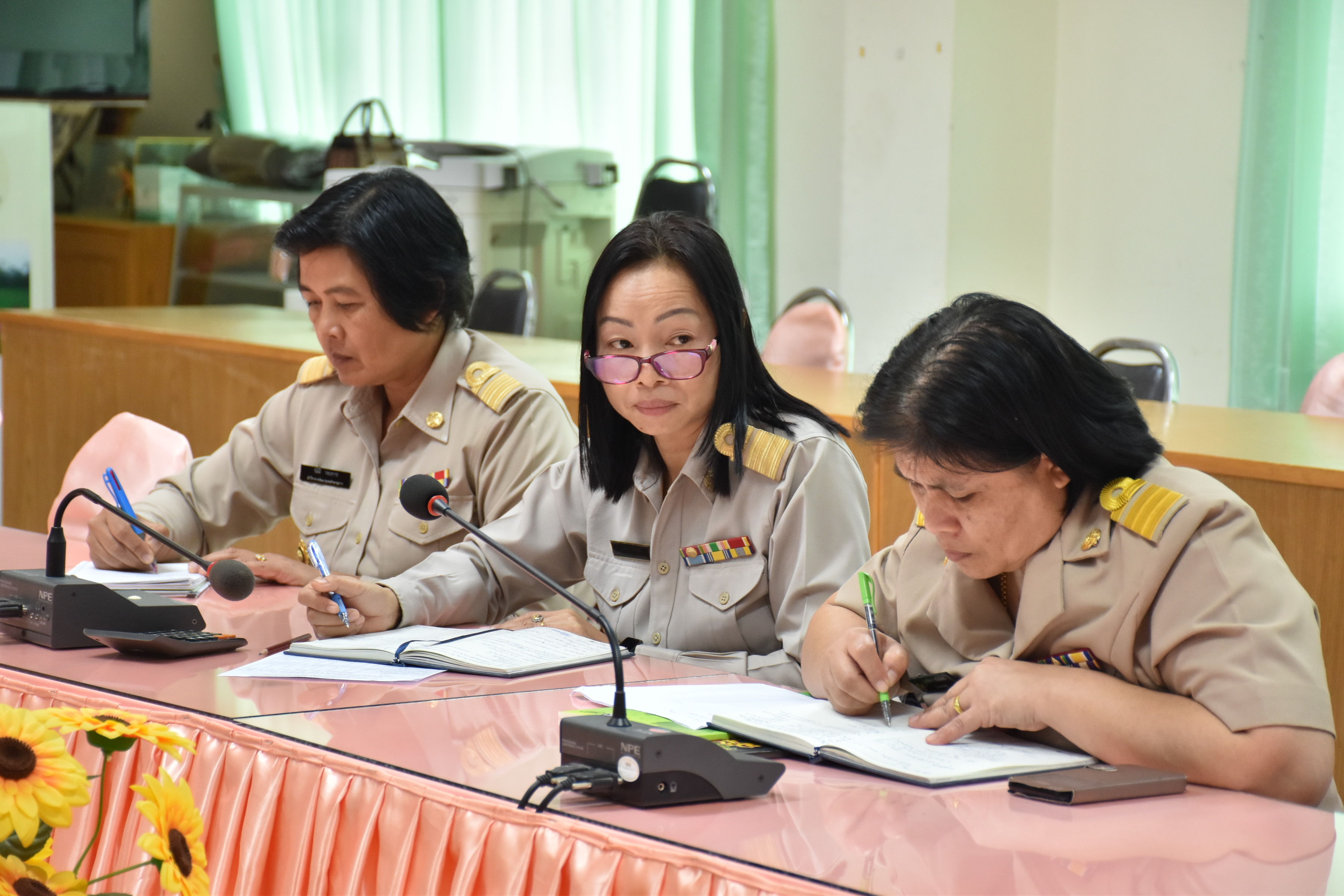 4 ธันวาคม 2560 การประชุมสำนักงานพัฒนาชุมชนจังหวัดมหาสารคาม เพื่อมอบหมายภาระหน้าที่การเปิดตลาดประชารัฐ (Kick Off) ในวันที่ 5 ธันวาคม 2560 เวลา 15.00 น. ณ ตลาดประชารัฐคนไทยยิ้มได้ อำเภอบรบือ จังหวัดมหาสารคาม