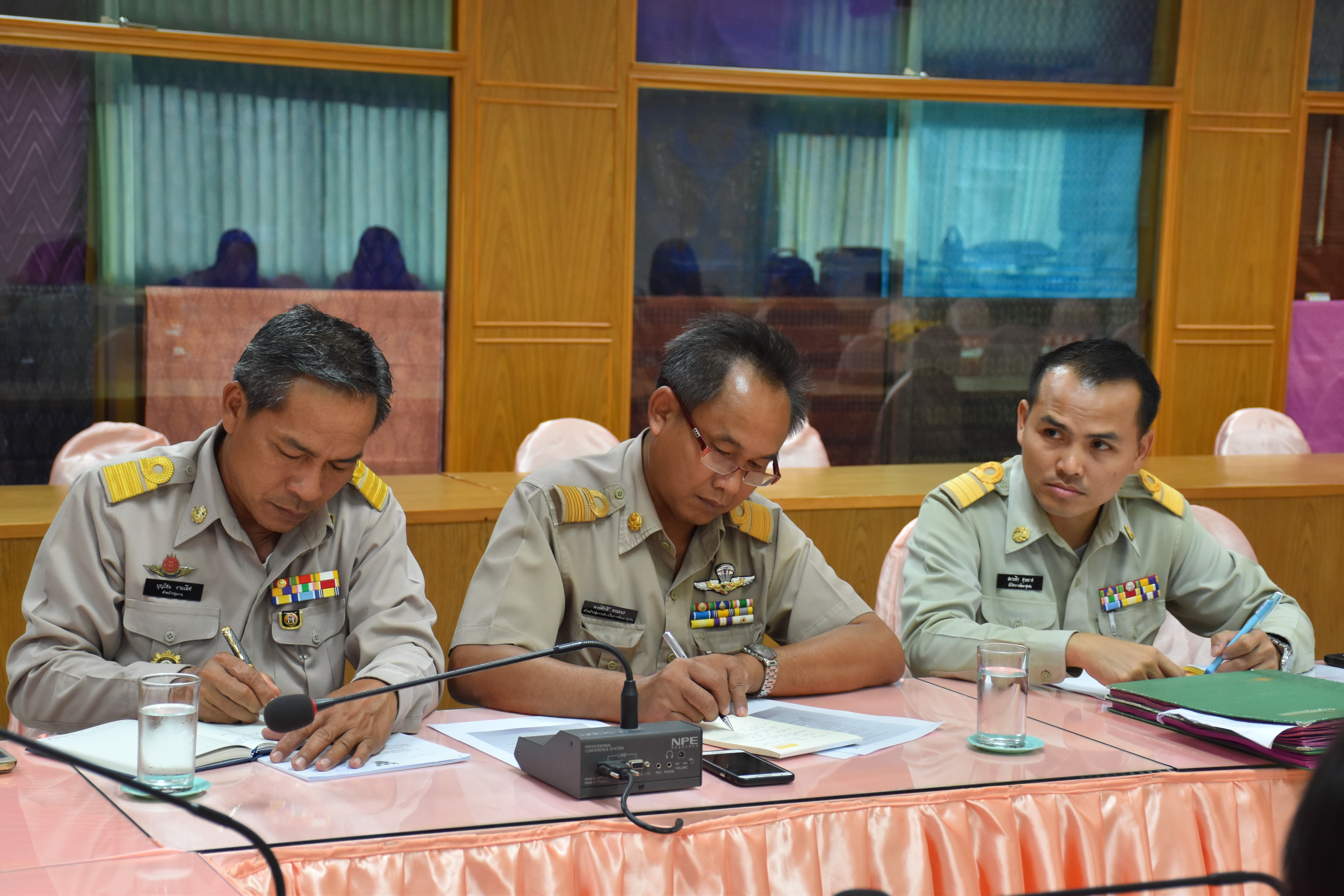 4 ธันวาคม 2560 การประชุมสำนักงานพัฒนาชุมชนจังหวัดมหาสารคาม เพื่อมอบหมายภาระหน้าที่การเปิดตลาดประชารัฐ (Kick Off) ในวันที่ 5 ธันวาคม 2560 เวลา 15.00 น. ณ ตลาดประชารัฐคนไทยยิ้มได้ อำเภอบรบือ จังหวัดมหาสารคาม