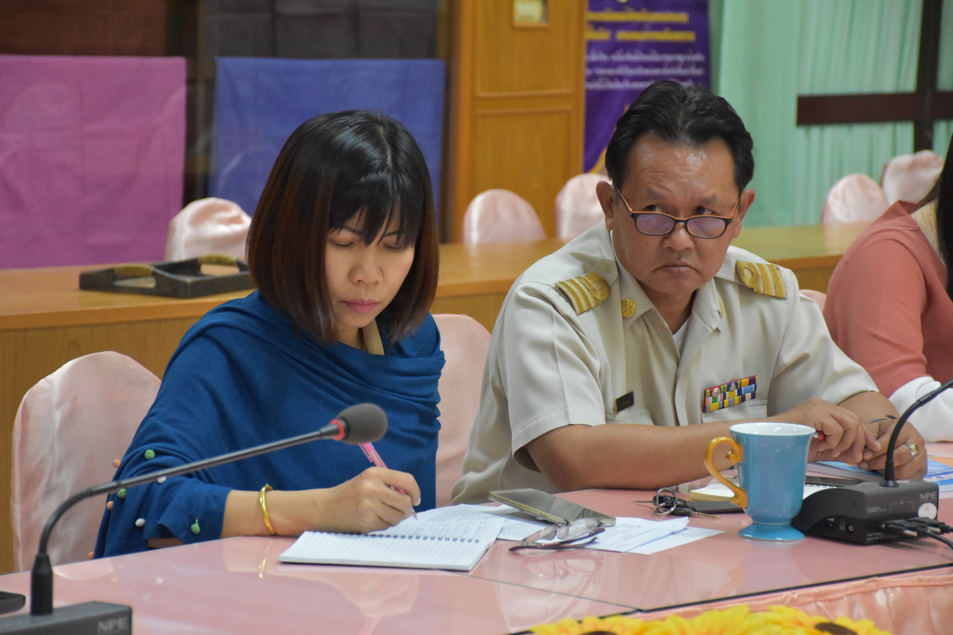 4 ธันวาคม 2560 การประชุมสำนักงานพัฒนาชุมชนจังหวัดมหาสารคาม เพื่อมอบหมายภาระหน้าที่การเปิดตลาดประชารัฐ (Kick Off) ในวันที่ 5 ธันวาคม 2560 เวลา 15.00 น. ณ ตลาดประชารัฐคนไทยยิ้มได้ อำเภอบรบือ จังหวัดมหาสารคาม
