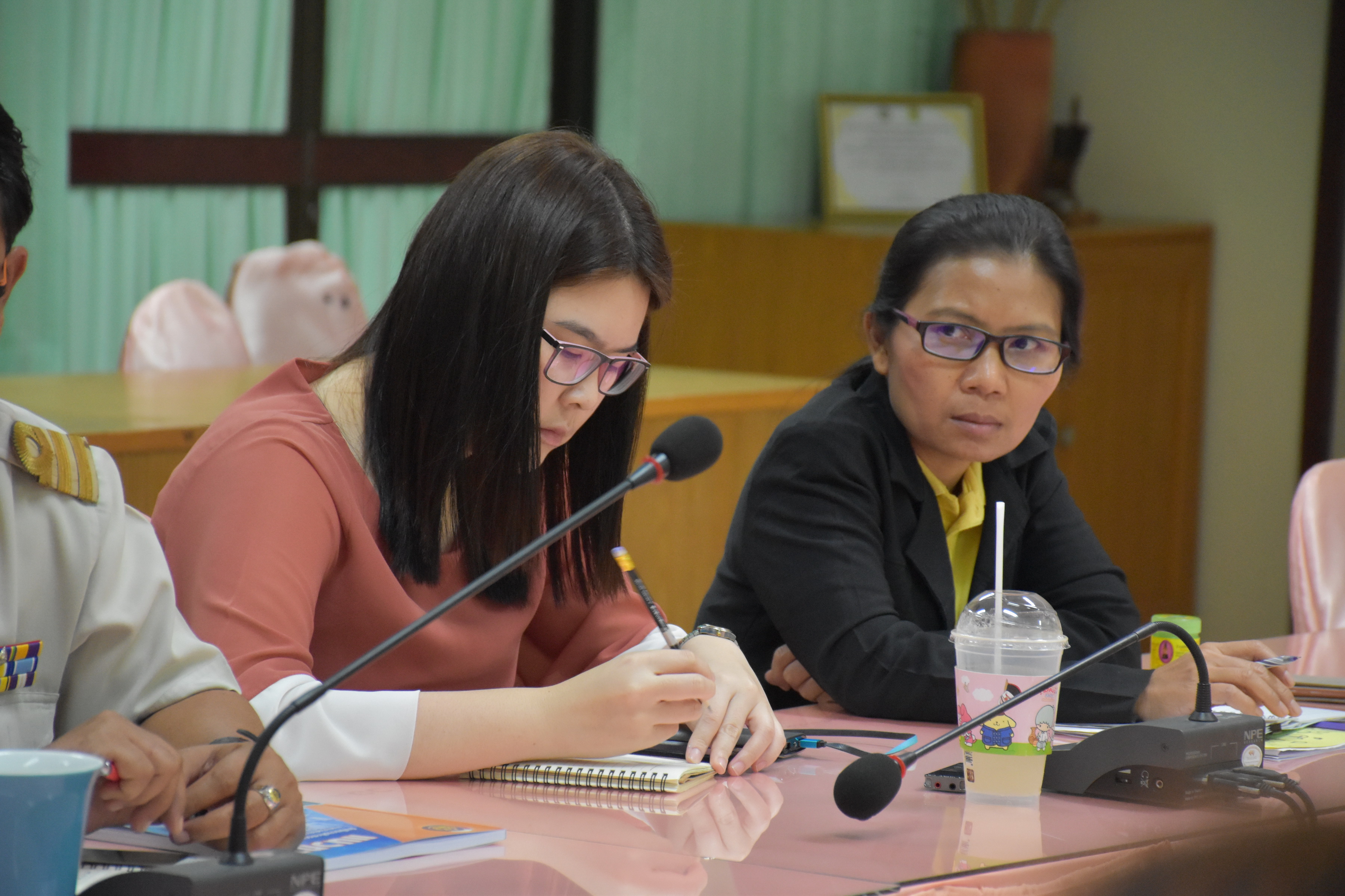 4 ธันวาคม 2560 การประชุมสำนักงานพัฒนาชุมชนจังหวัดมหาสารคาม เพื่อมอบหมายภาระหน้าที่การเปิดตลาดประชารัฐ (Kick Off) ในวันที่ 5 ธันวาคม 2560 เวลา 15.00 น. ณ ตลาดประชารัฐคนไทยยิ้มได้ อำเภอบรบือ จังหวัดมหาสารคาม