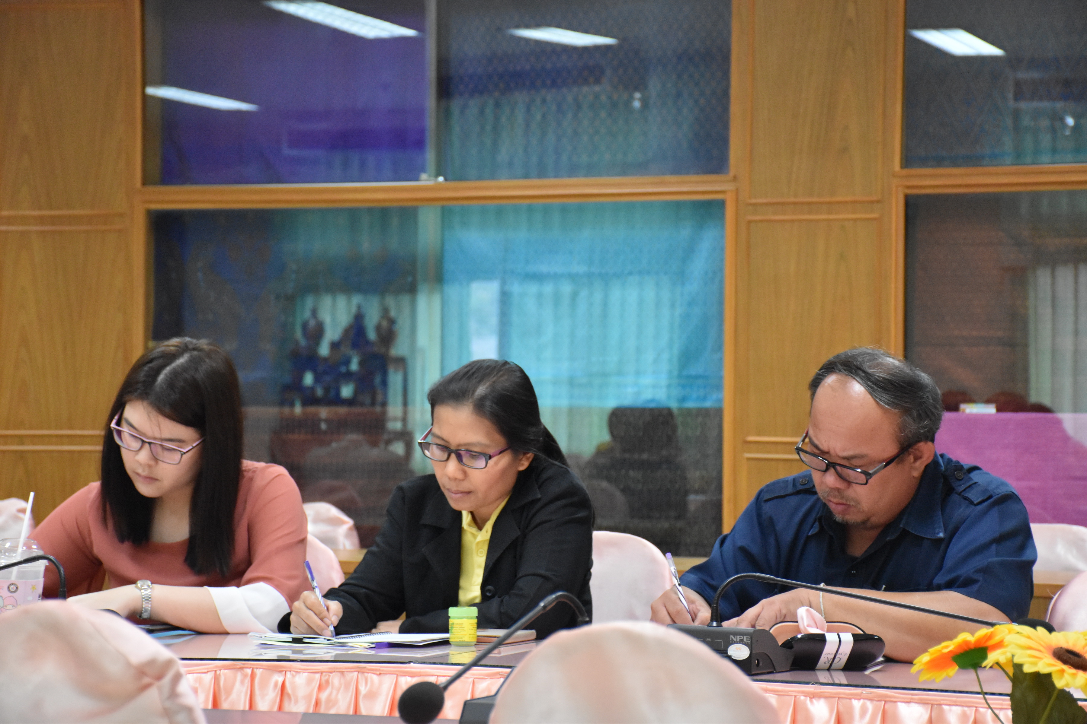 4 ธันวาคม 2560 การประชุมสำนักงานพัฒนาชุมชนจังหวัดมหาสารคาม เพื่อมอบหมายภาระหน้าที่การเปิดตลาดประชารัฐ (Kick Off) ในวันที่ 5 ธันวาคม 2560 เวลา 15.00 น. ณ ตลาดประชารัฐคนไทยยิ้มได้ อำเภอบรบือ จังหวัดมหาสารคาม