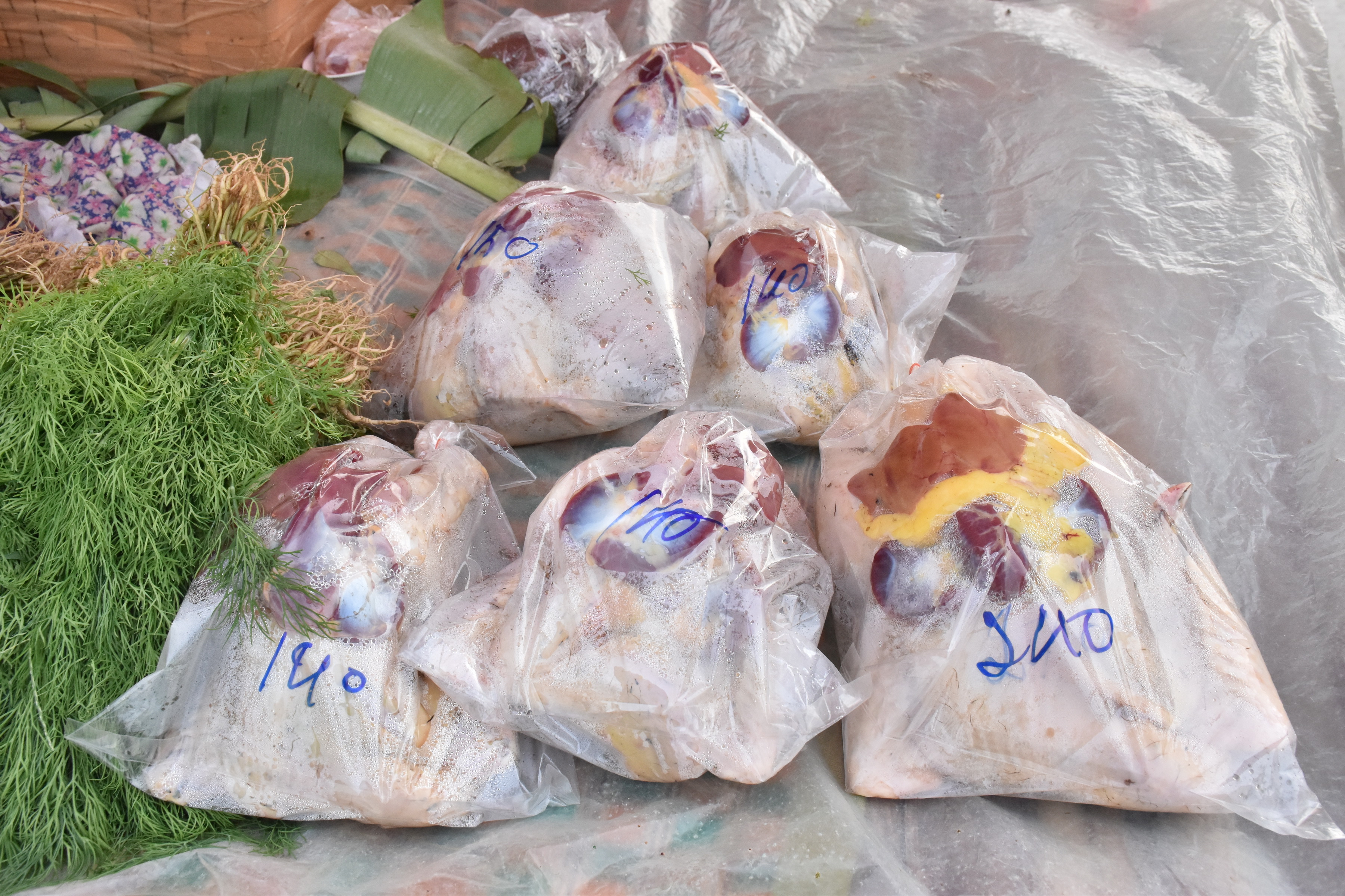 5 ธันวาคม 2560 กิจกรรม Kick Off ตลาดประชารัฐคนไทยยิ้มได้ จังหวัดมหาสารคาม ณ บริเวณตลาดประชารัฐคนไทยยิ้มได้ หน้าที่ว่าการอำเภอบรบือ จังหวัดมหาสารคาม