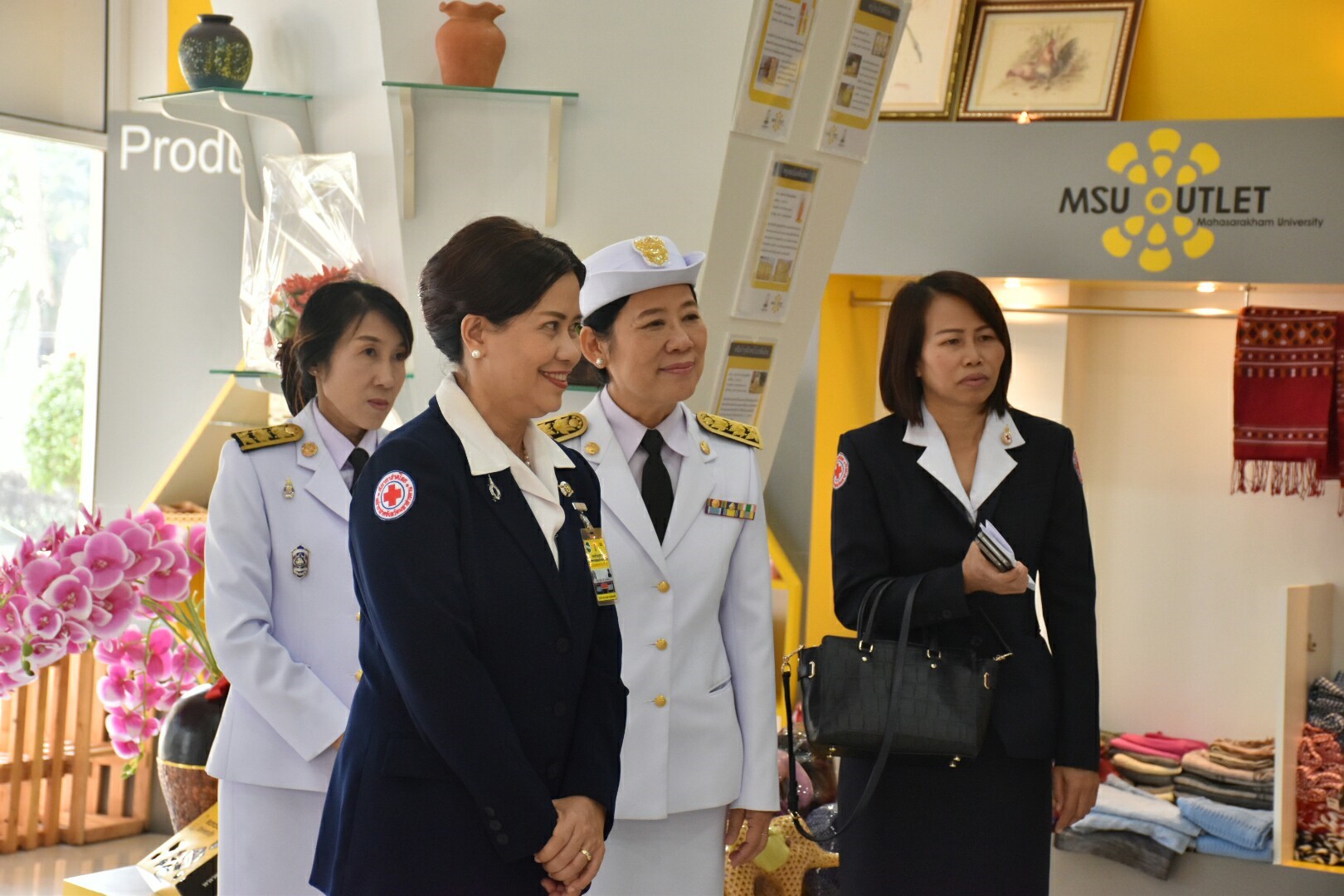 14 ธันวาคม 2560 สำนักงานพัฒนาชุมชนจังหวัดมหาสารคาม นำสิ้นค้าชุมชน สินค้า OTOP มาร่วมจำหน่าย ณ Outlet มหาวิทยาลัยมหาสารคาม