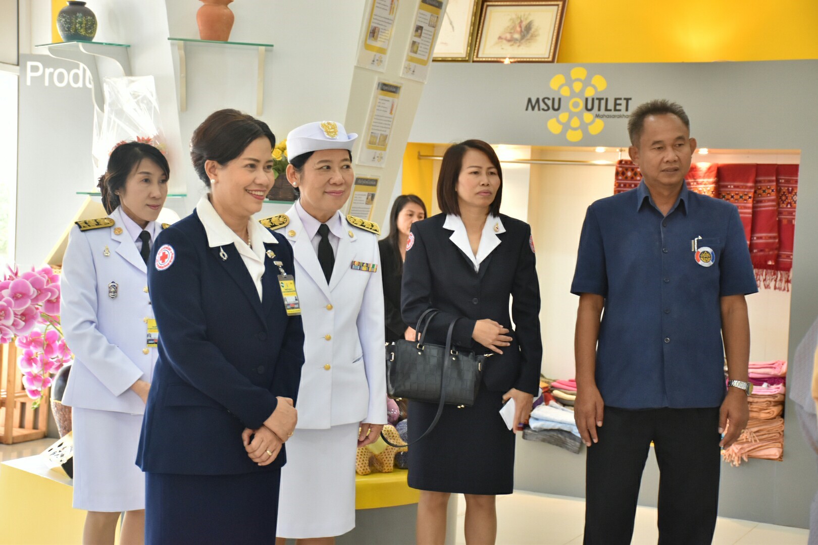 14 ธันวาคม 2560 สำนักงานพัฒนาชุมชนจังหวัดมหาสารคาม นำสิ้นค้าชุมชน สินค้า OTOP มาร่วมจำหน่าย ณ Outlet มหาวิทยาลัยมหาสารคาม
