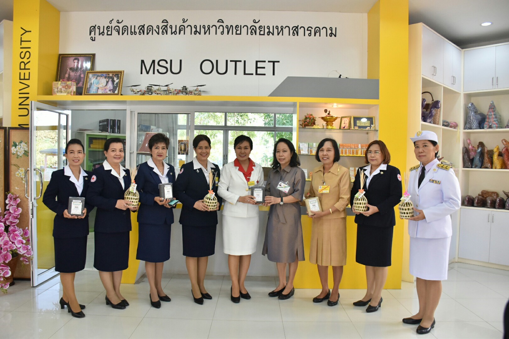 14 ธันวาคม 2560 สำนักงานพัฒนาชุมชนจังหวัดมหาสารคาม นำสิ้นค้าชุมชน สินค้า OTOP มาร่วมจำหน่าย ณ Outlet มหาวิทยาลัยมหาสารคาม