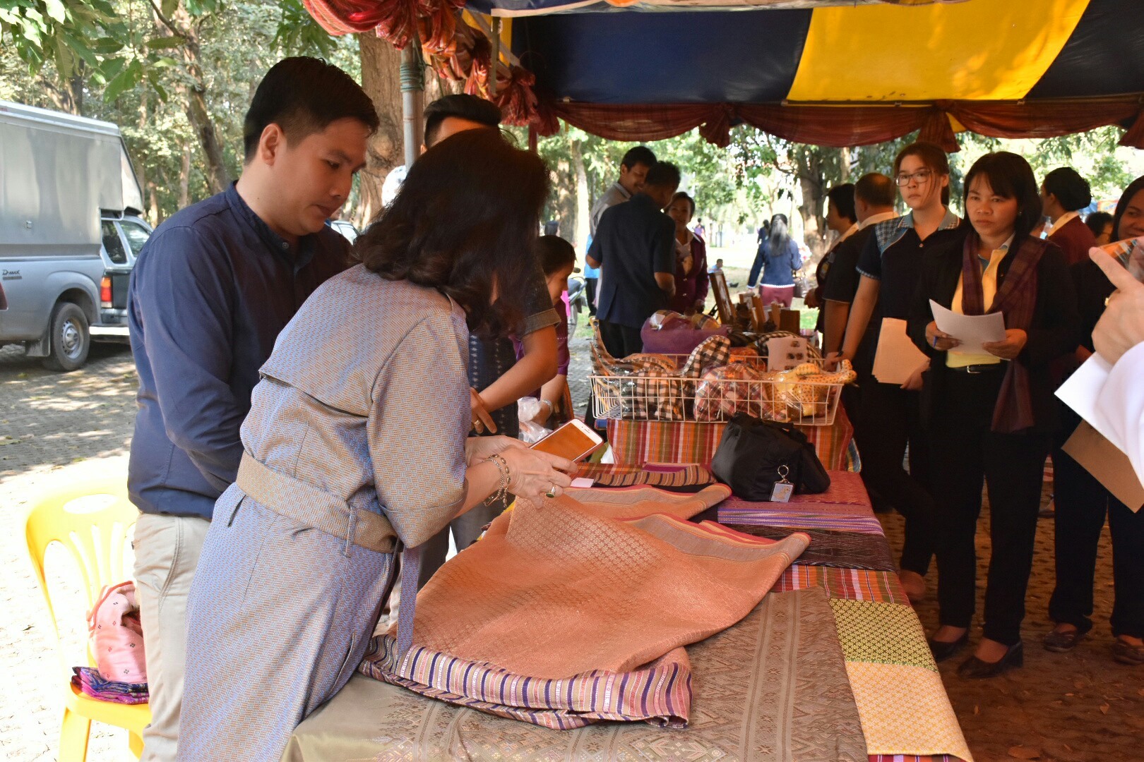 14 ธันวาคม 2560 สำนักงานพัฒนาชุมชนจังหวัดมหาสารคาม นำสิ้นค้าชุมชน สินค้า OTOP มาร่วมจำหน่าย ณ Outlet มหาวิทยาลัยมหาสารคาม