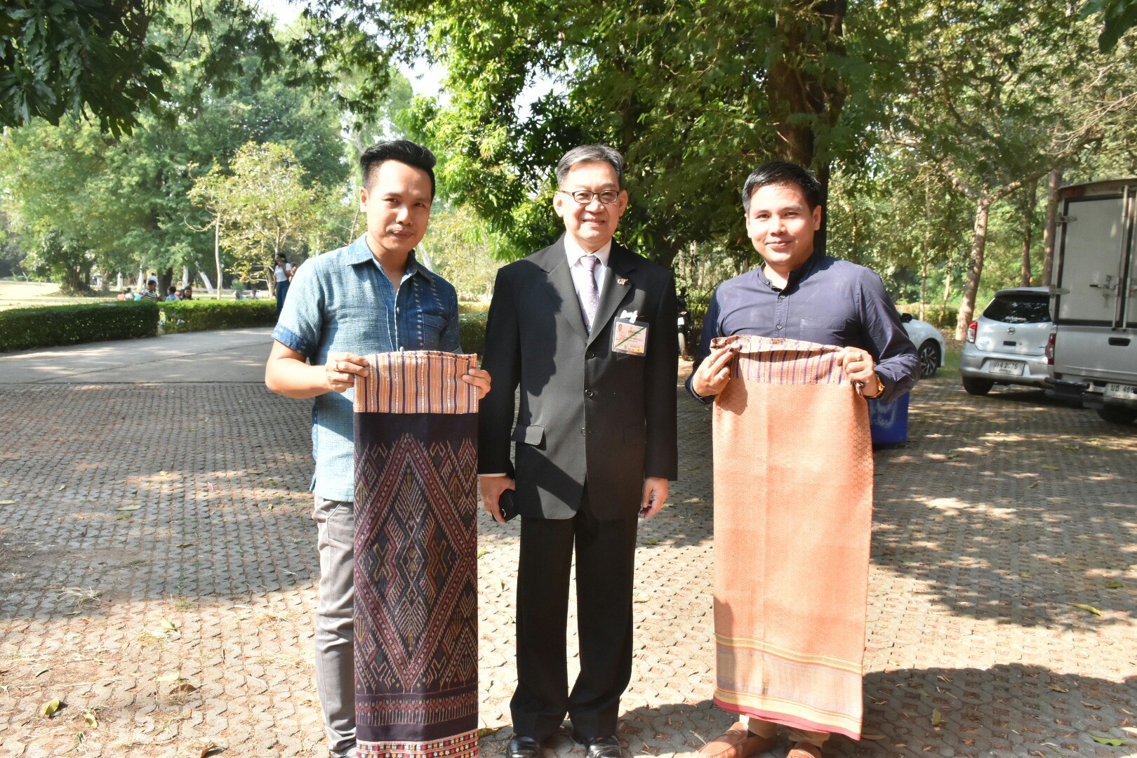 14 ธันวาคม 2560 สำนักงานพัฒนาชุมชนจังหวัดมหาสารคาม นำสิ้นค้าชุมชน สินค้า OTOP มาร่วมจำหน่าย ณ Outlet มหาวิทยาลัยมหาสารคาม