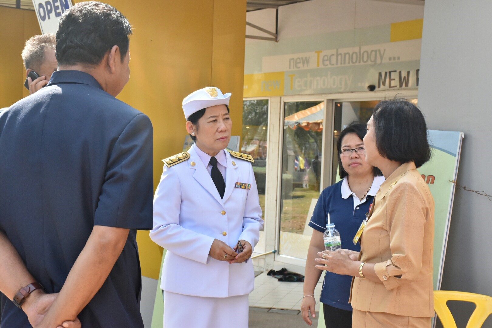 14 ธันวาคม 2560 สำนักงานพัฒนาชุมชนจังหวัดมหาสารคาม นำสิ้นค้าชุมชน สินค้า OTOP มาร่วมจำหน่าย ณ Outlet มหาวิทยาลัยมหาสารคาม