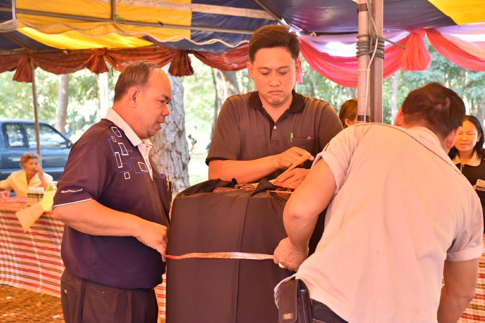 14 ธันวาคม 2560 สำนักงานพัฒนาชุมชนจังหวัดมหาสารคาม นำสิ้นค้าชุมชน สินค้า OTOP มาร่วมจำหน่าย ณ Outlet มหาวิทยาลัยมหาสารคาม