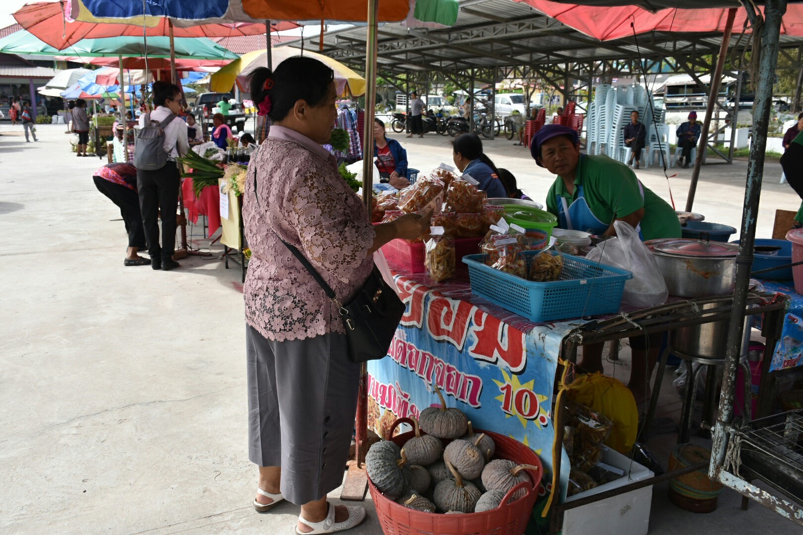 5 ธันวาคม 2560 กิจกรรม Kick Off ตลาดประชารัฐคนไทยยิ้มได้ จังหวัดมหาสารคาม ณ บริเวณตลาดประชารัฐคนไทยยิ้มได้ หน้าที่ว่าการอำเภอบรบือ จังหวัดมหาสารคาม