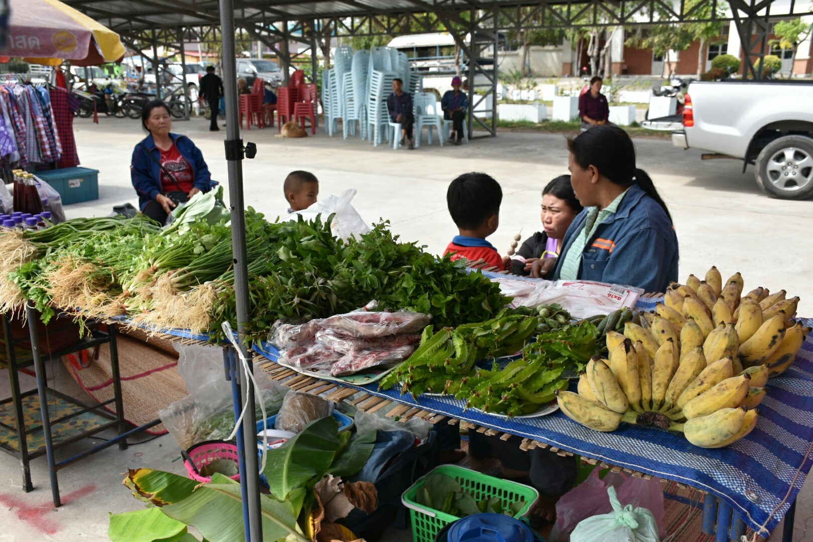 5 ธันวาคม 2560 กิจกรรม Kick Off ตลาดประชารัฐคนไทยยิ้มได้ จังหวัดมหาสารคาม ณ บริเวณตลาดประชารัฐคนไทยยิ้มได้ หน้าที่ว่าการอำเภอบรบือ จังหวัดมหาสารคาม