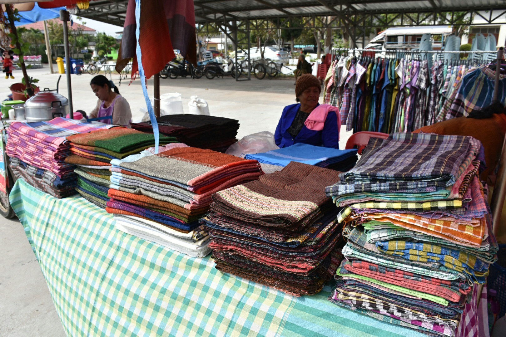 5 ธันวาคม 2560 กิจกรรม Kick Off ตลาดประชารัฐคนไทยยิ้มได้ จังหวัดมหาสารคาม ณ บริเวณตลาดประชารัฐคนไทยยิ้มได้ หน้าที่ว่าการอำเภอบรบือ จังหวัดมหาสารคาม