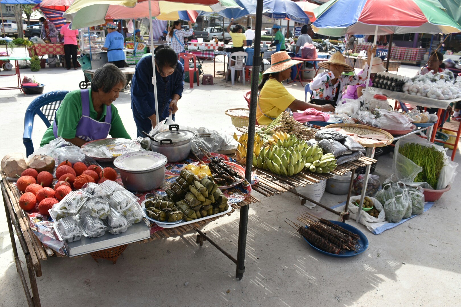5 ธันวาคม 2560 กิจกรรม Kick Off ตลาดประชารัฐคนไทยยิ้มได้ จังหวัดมหาสารคาม ณ บริเวณตลาดประชารัฐคนไทยยิ้มได้ หน้าที่ว่าการอำเภอบรบือ จังหวัดมหาสารคาม