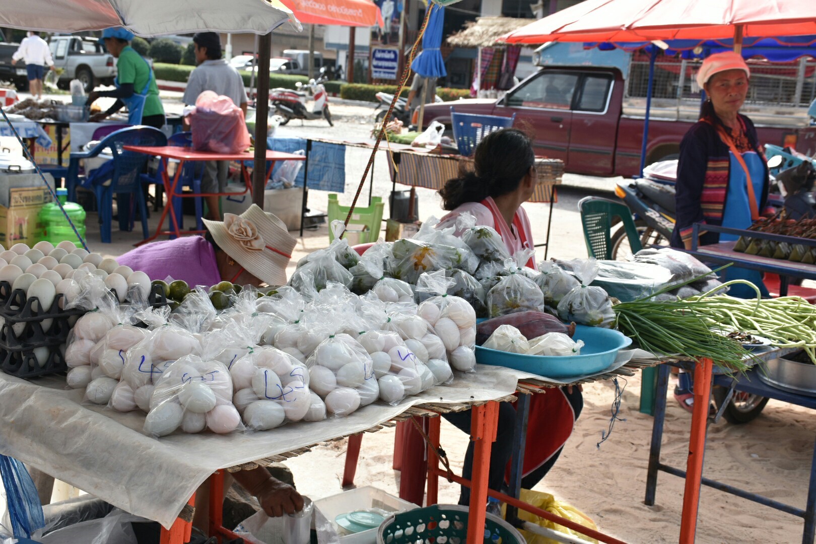 5 ธันวาคม 2560 กิจกรรม Kick Off ตลาดประชารัฐคนไทยยิ้มได้ จังหวัดมหาสารคาม ณ บริเวณตลาดประชารัฐคนไทยยิ้มได้ หน้าที่ว่าการอำเภอบรบือ จังหวัดมหาสารคาม