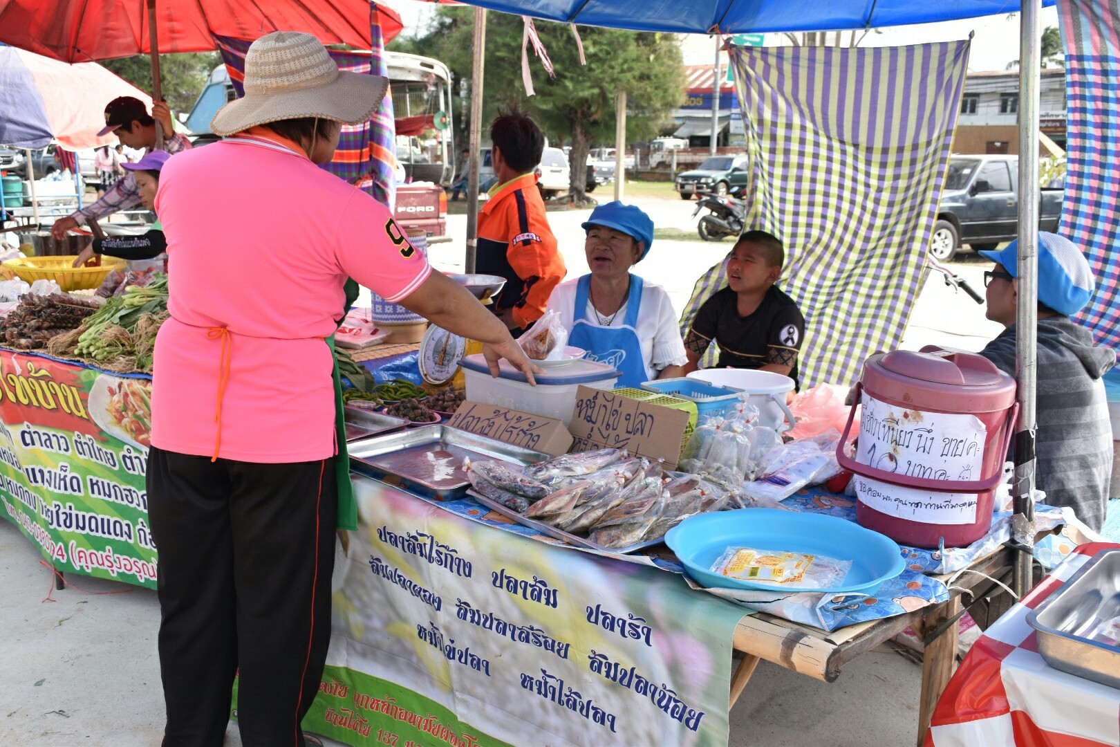 5 ธันวาคม 2560 กิจกรรม Kick Off ตลาดประชารัฐคนไทยยิ้มได้ จังหวัดมหาสารคาม ณ บริเวณตลาดประชารัฐคนไทยยิ้มได้ หน้าที่ว่าการอำเภอบรบือ จังหวัดมหาสารคาม