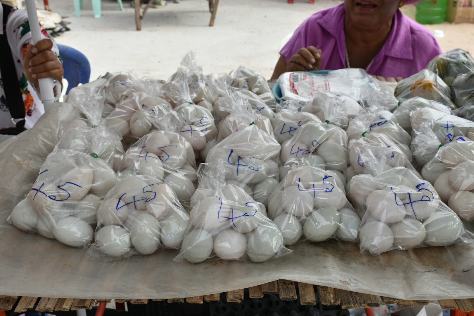5 ธันวาคม 2560 กิจกรรม Kick Off ตลาดประชารัฐคนไทยยิ้มได้ จังหวัดมหาสารคาม ณ บริเวณตลาดประชารัฐคนไทยยิ้มได้ หน้าที่ว่าการอำเภอบรบือ จังหวัดมหาสารคาม